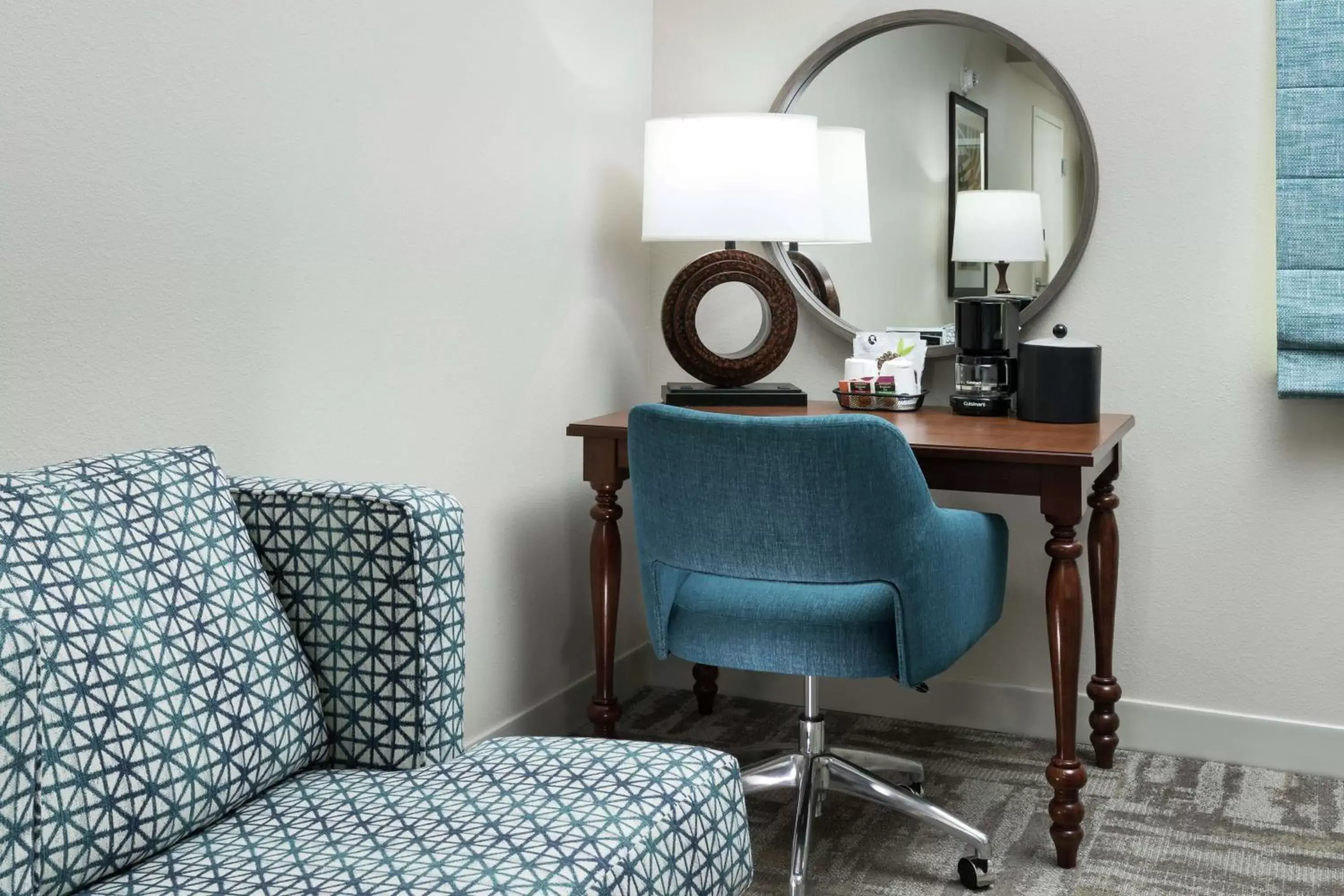 Bedroom, Seating Area in Hampton Inn New Smyrna Beach