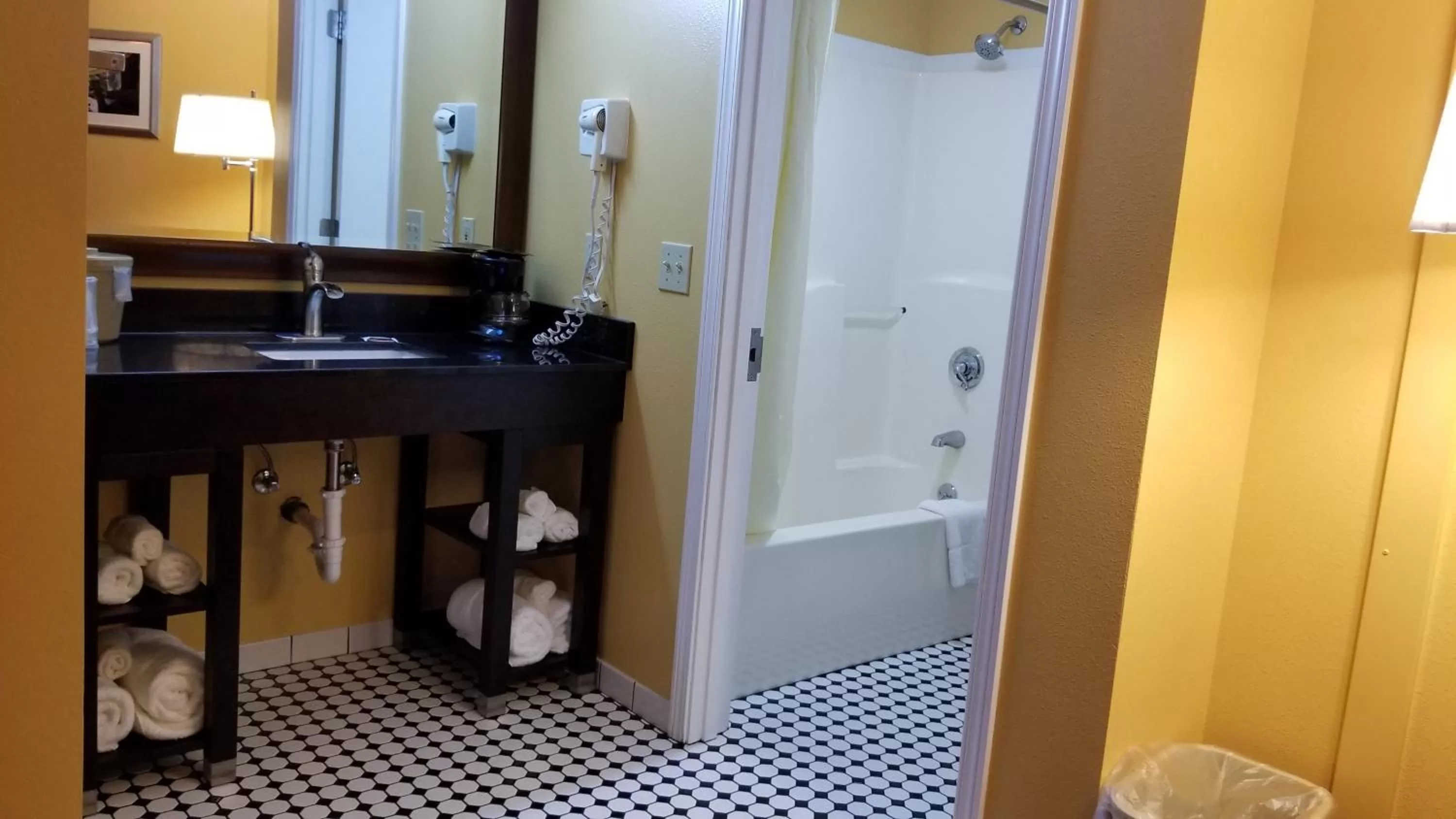 Bathroom in Dew Drop Inn