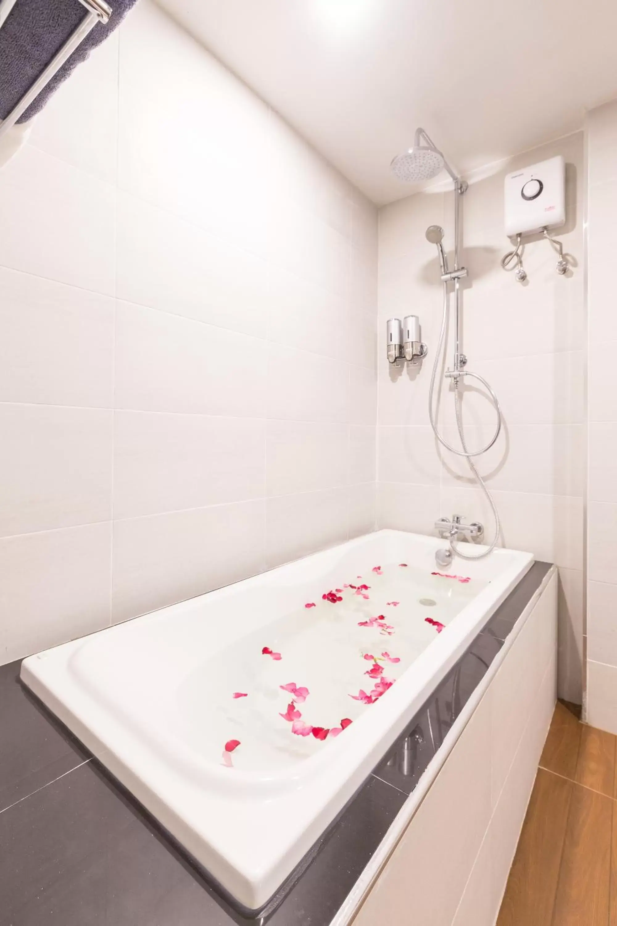 Bed, Bathroom in Maneetel Krabi Beachfront-SHA Plus