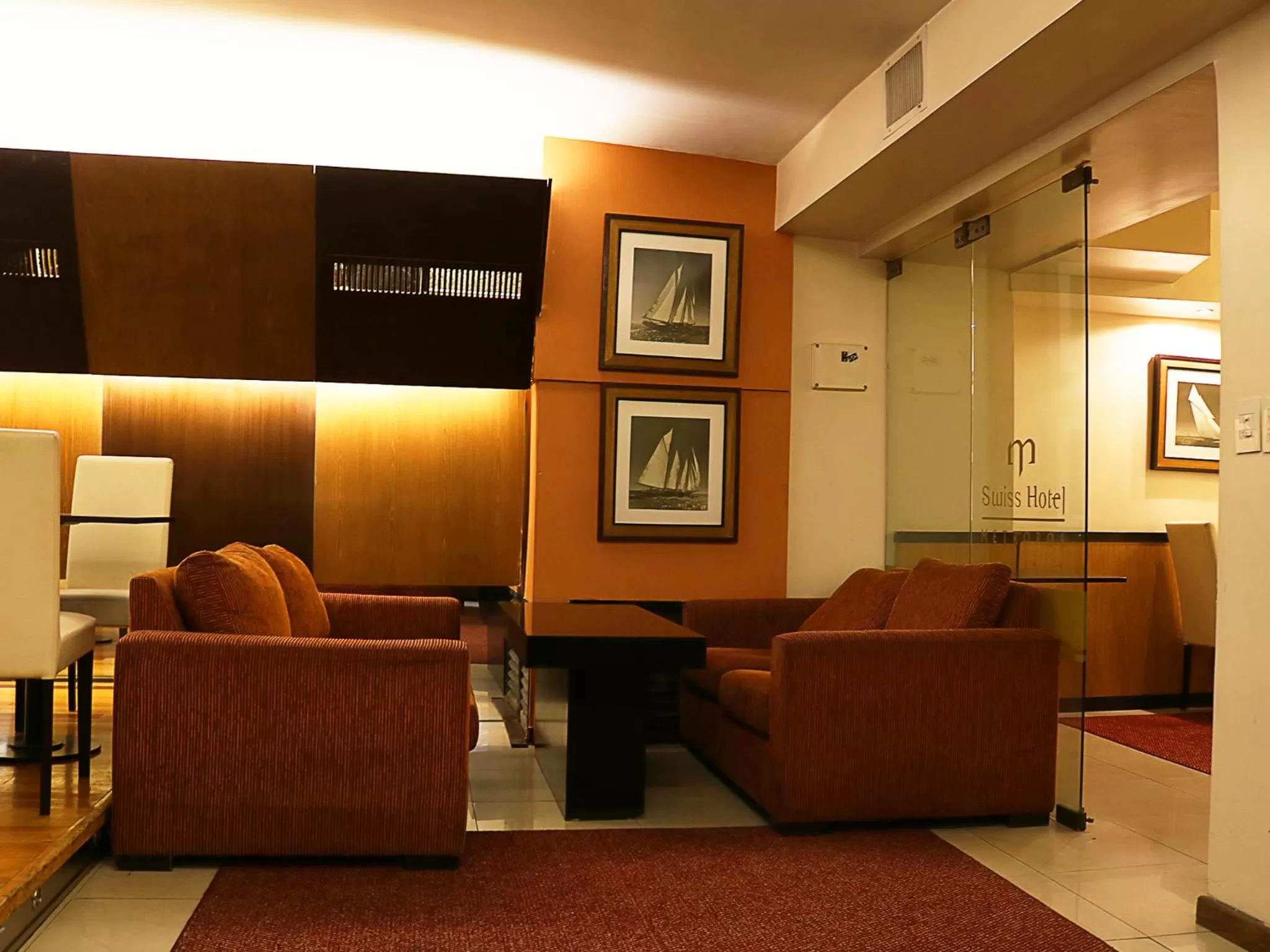 Restaurant/places to eat in Hotel Metropol