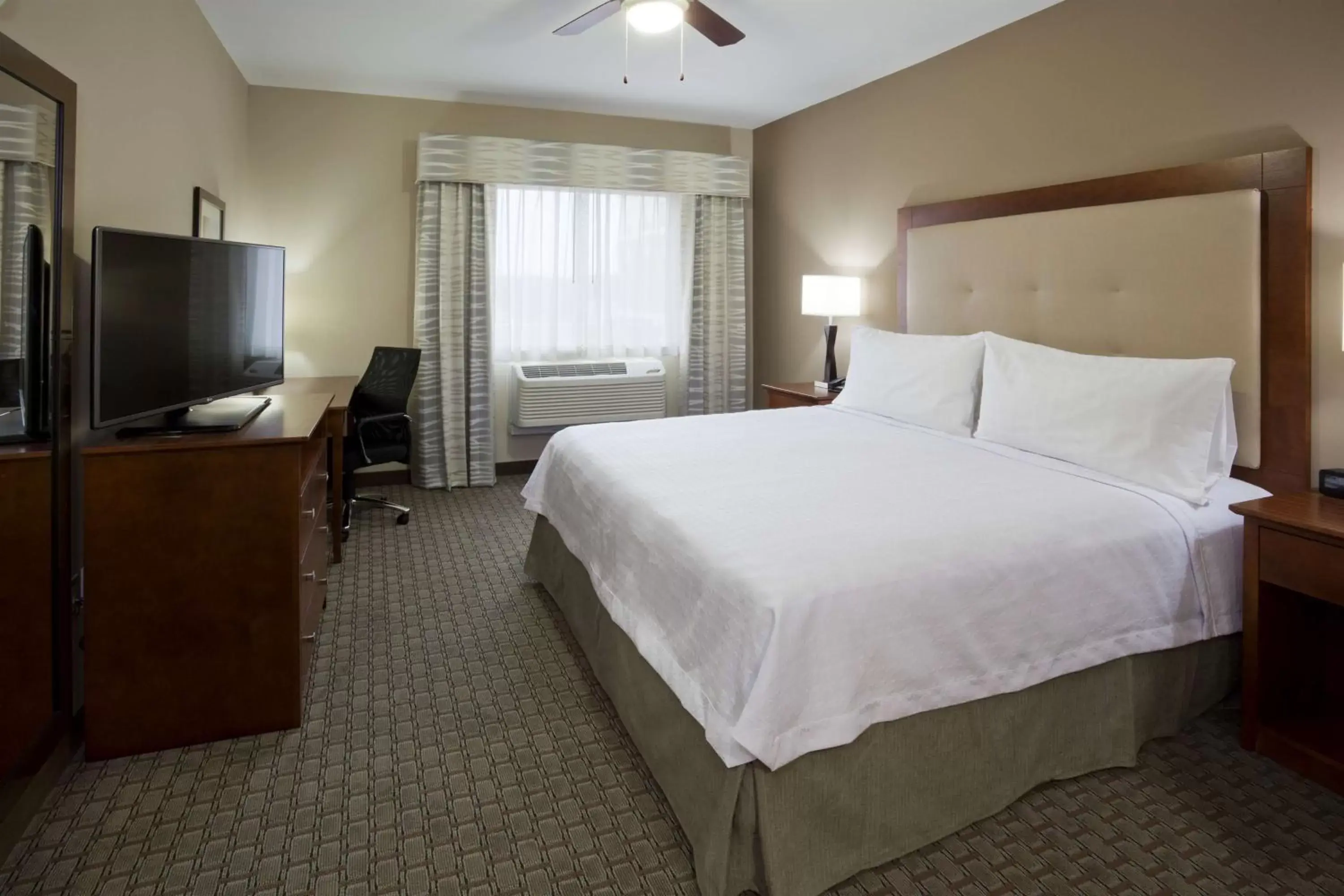 Bed in Homewood Suites by Hilton Rochester Mayo Clinic-St. Marys Campus