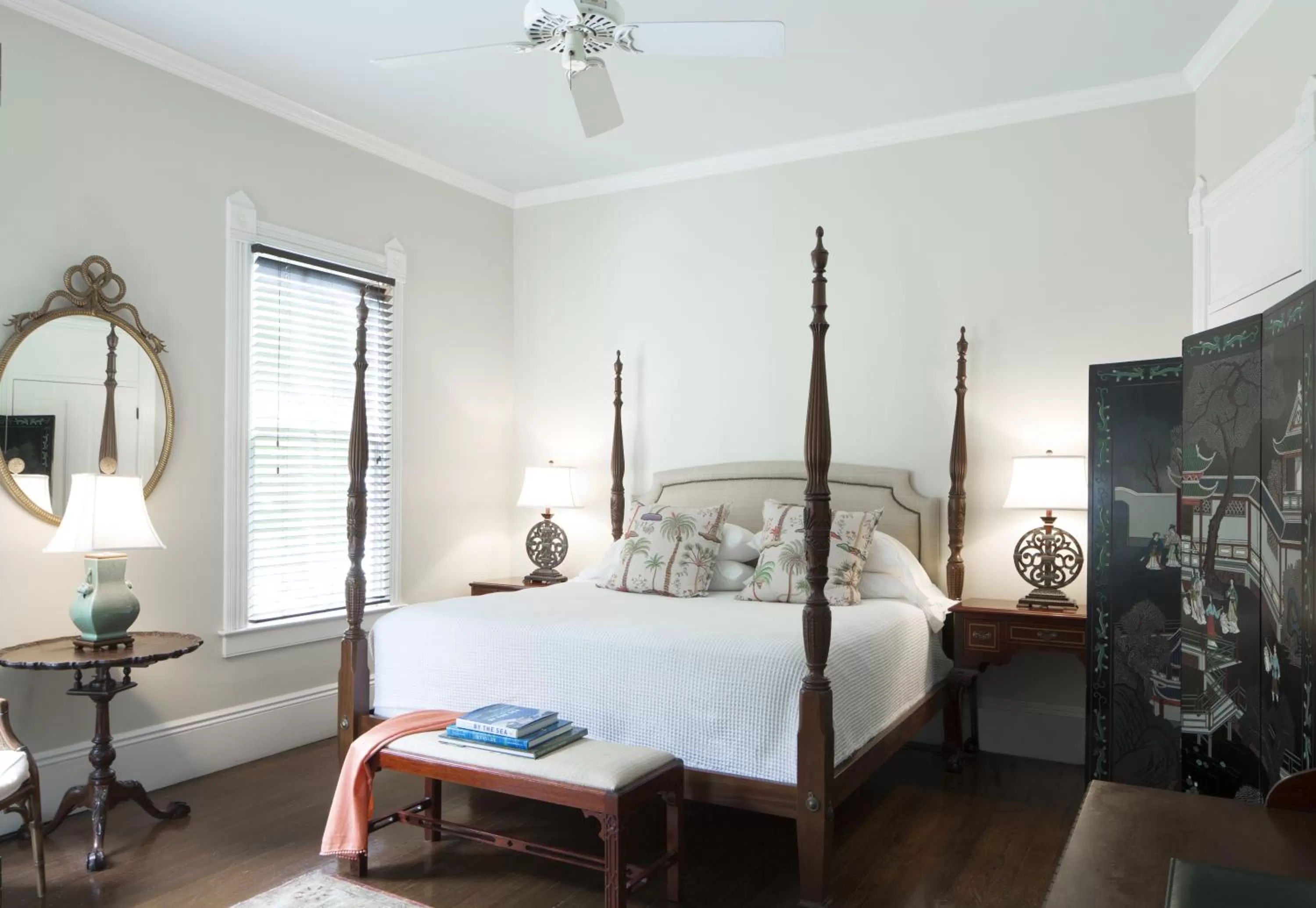 Photo of the whole room, Bed in Simonton Court Historic Inn & Cottages