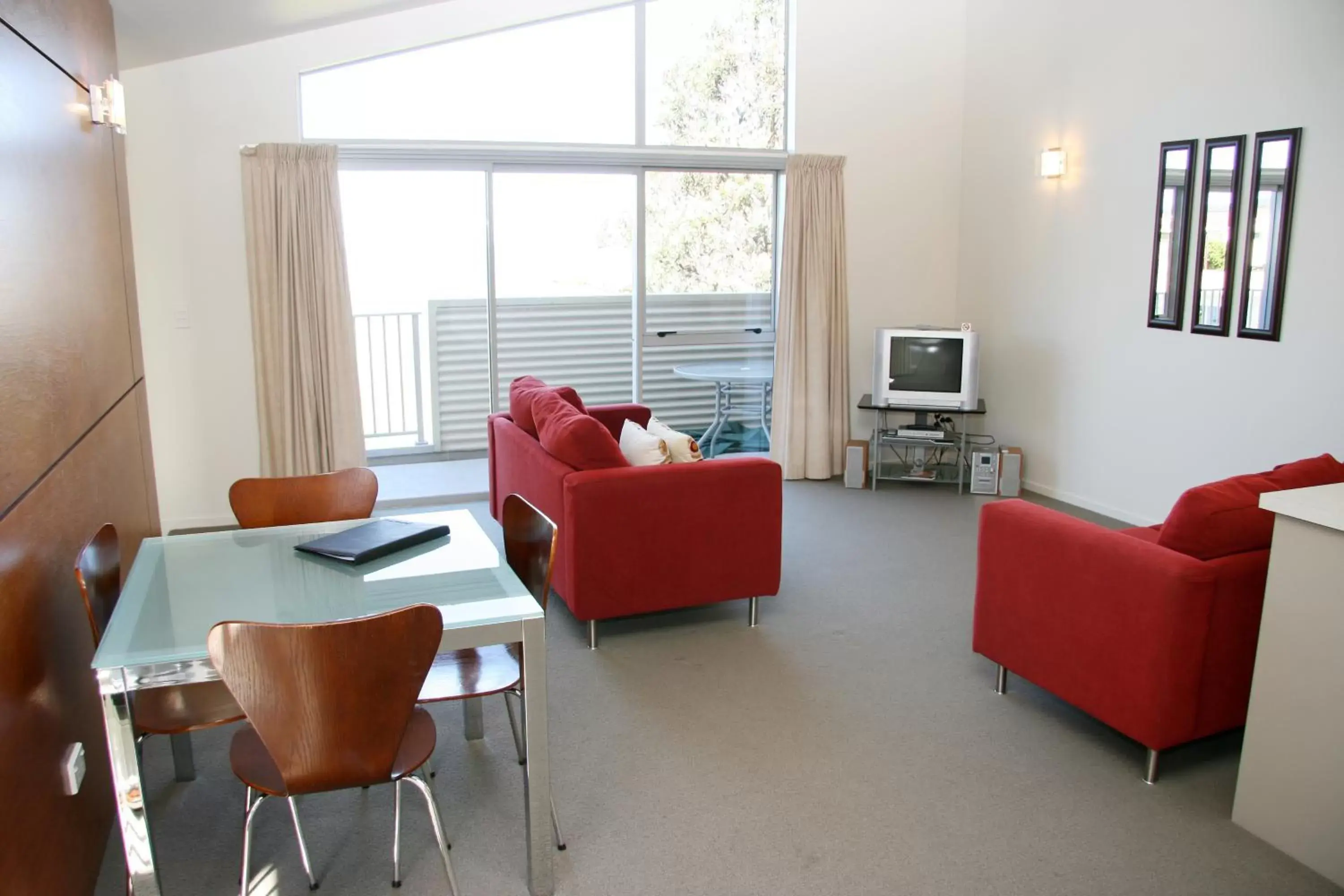 TV and multimedia, Seating Area in Oceans Resort Whitianga