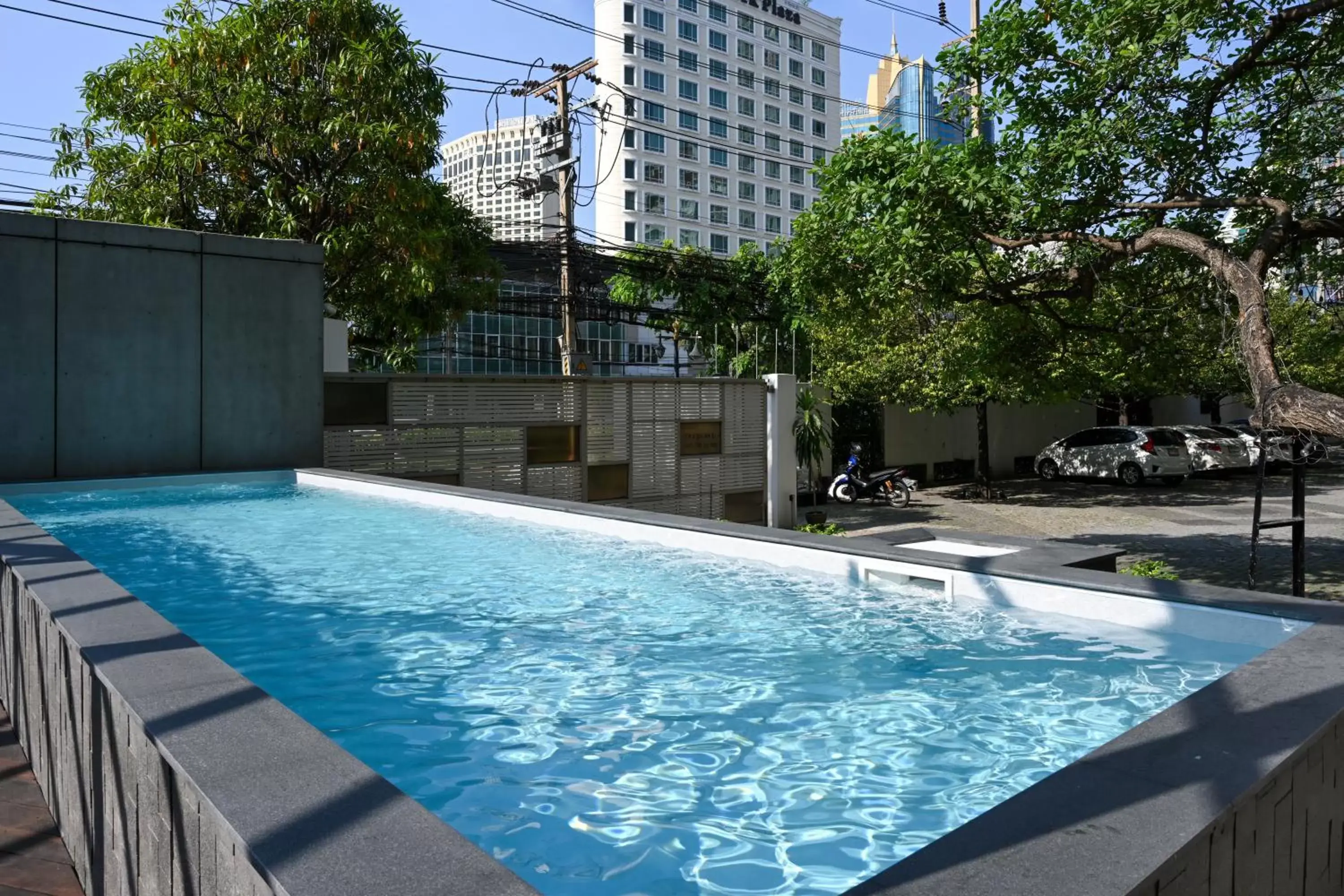 Swimming Pool in Maduzi Hotel, Bangkok - Asoke