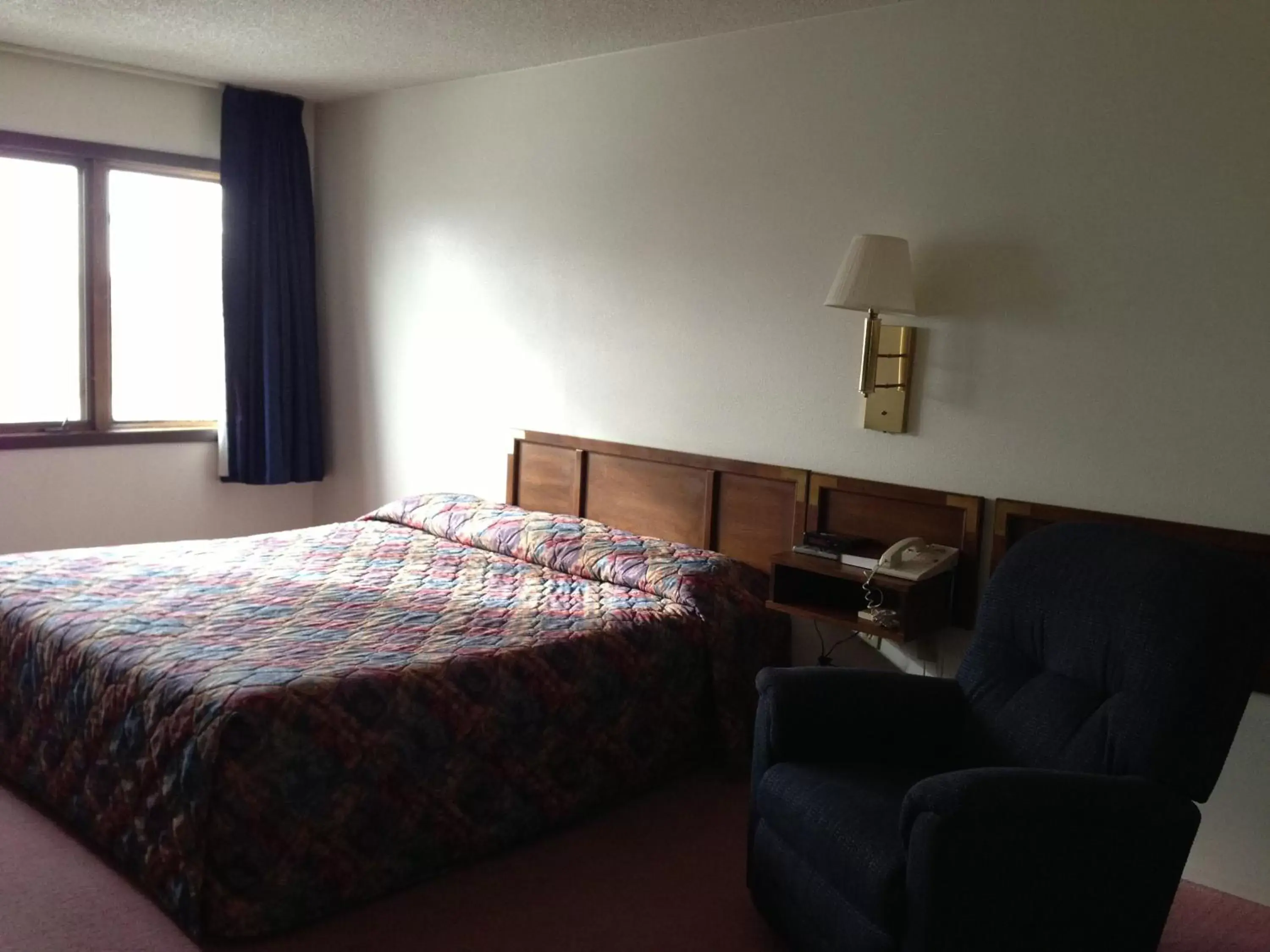 Bed in Americas Best Value Inn Laramie