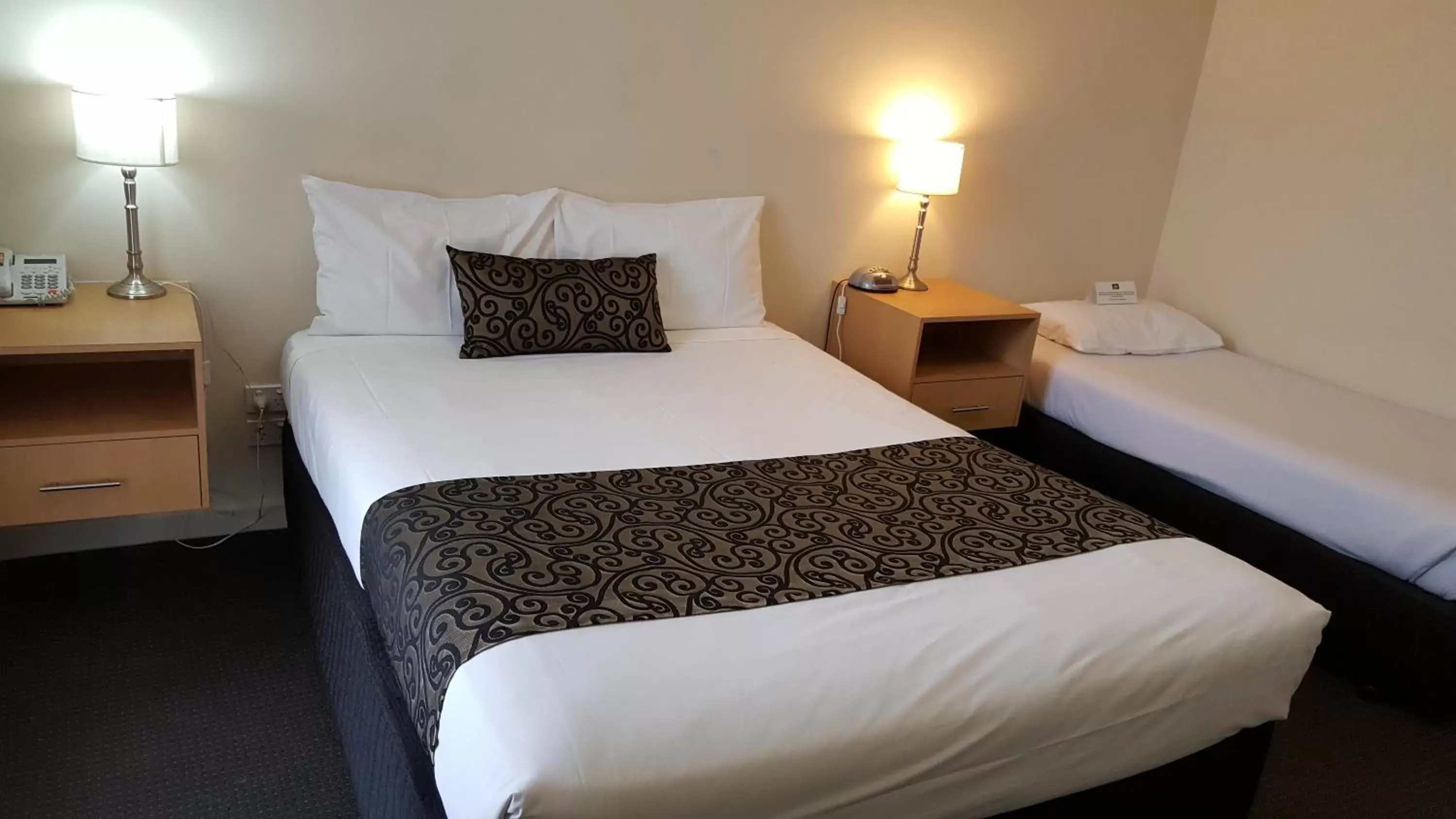 Deluxe Twin Room in Dandenong Motel