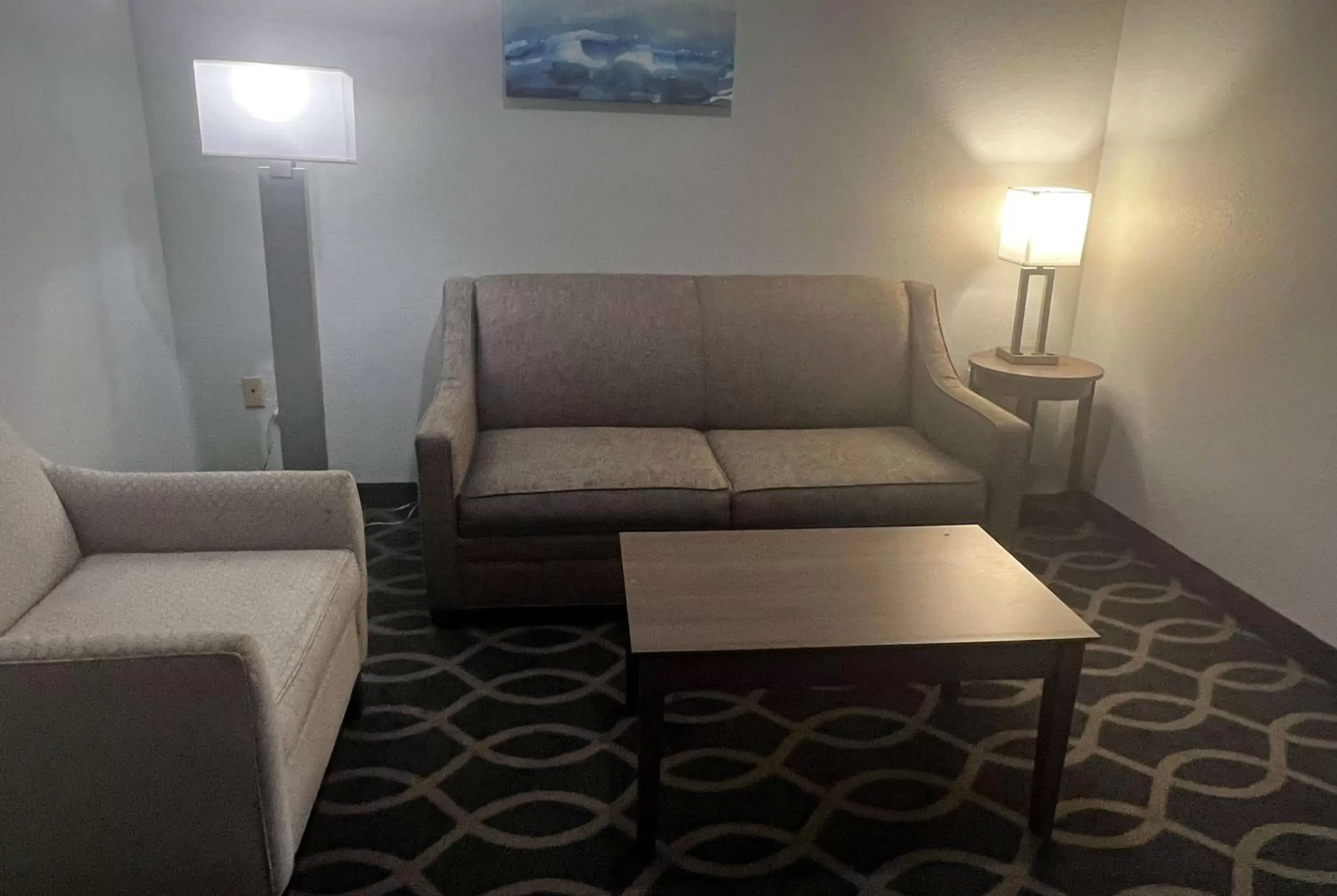 Photo of the whole room, Seating Area in Wingate by Wyndham Humble/Houston Intercontinental Airport