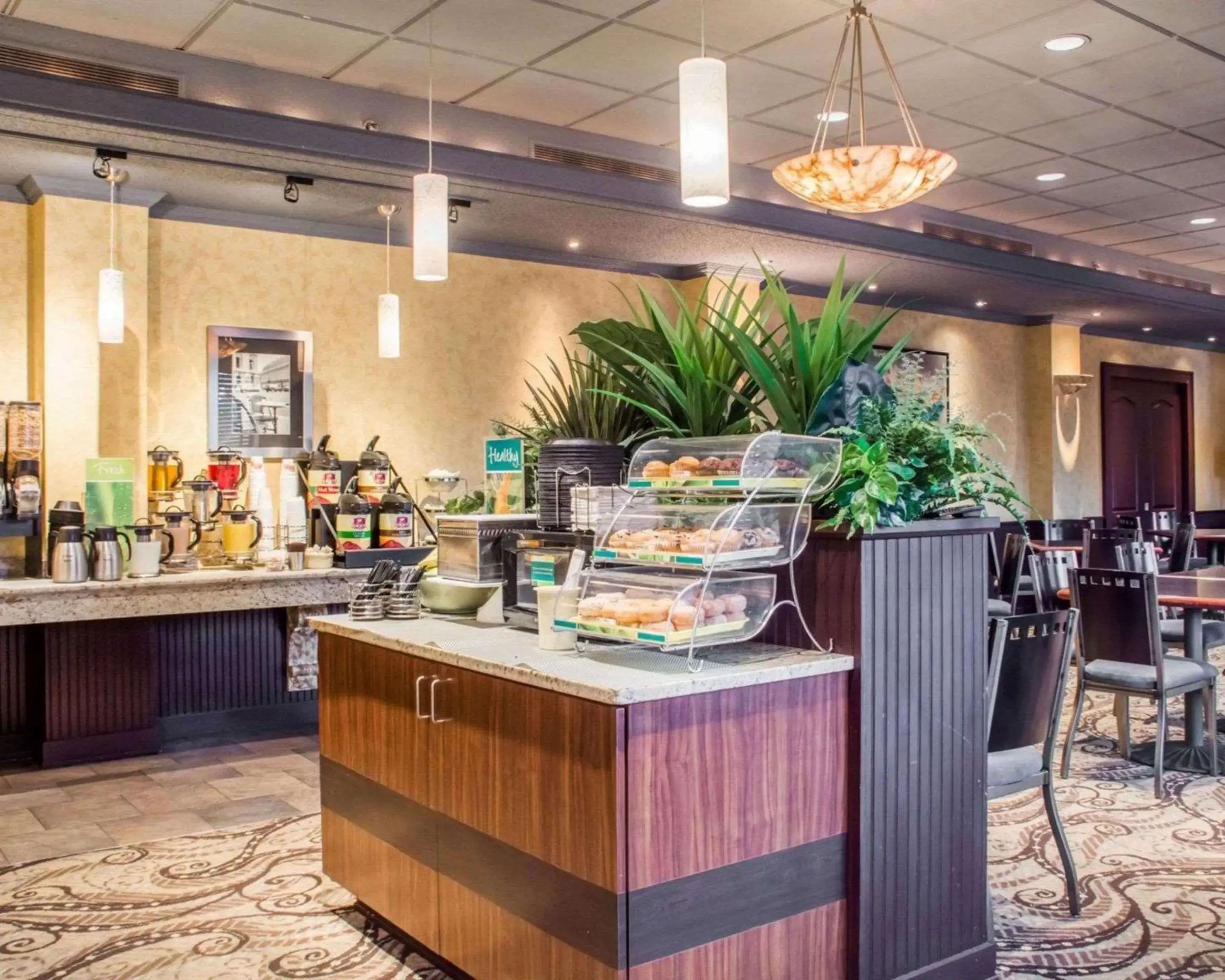 Restaurant/Places to Eat in Clarion Hotel & Suites Riverfront Oswego