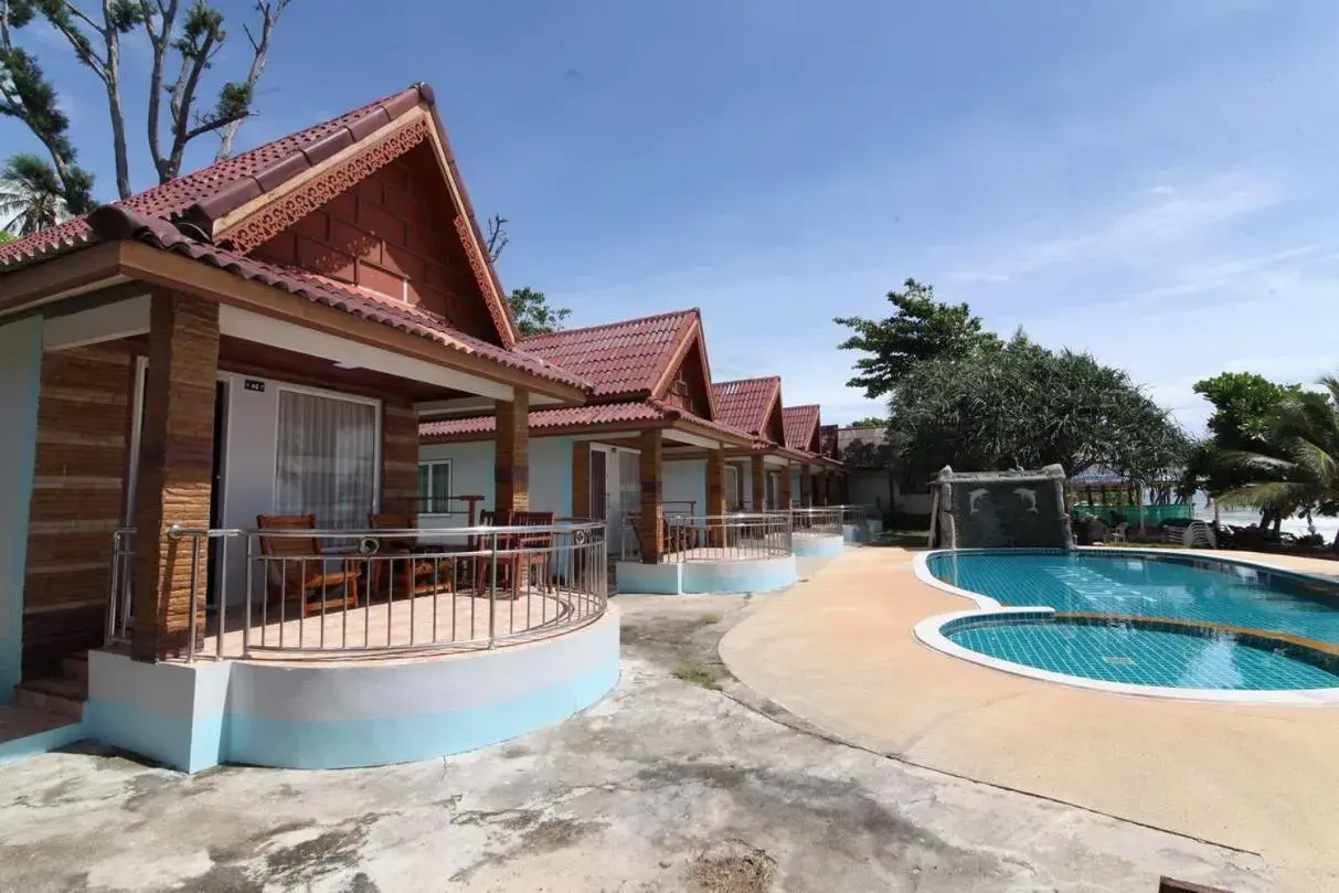 Property Building in Lanta Paradise Beach Resort