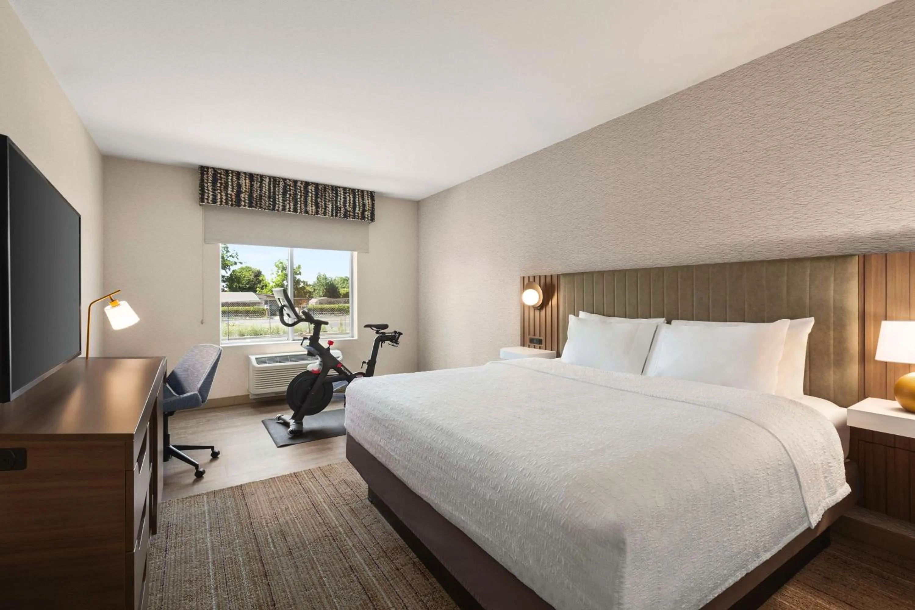 Bedroom, Bed in Hampton Inn Stockton, Ca