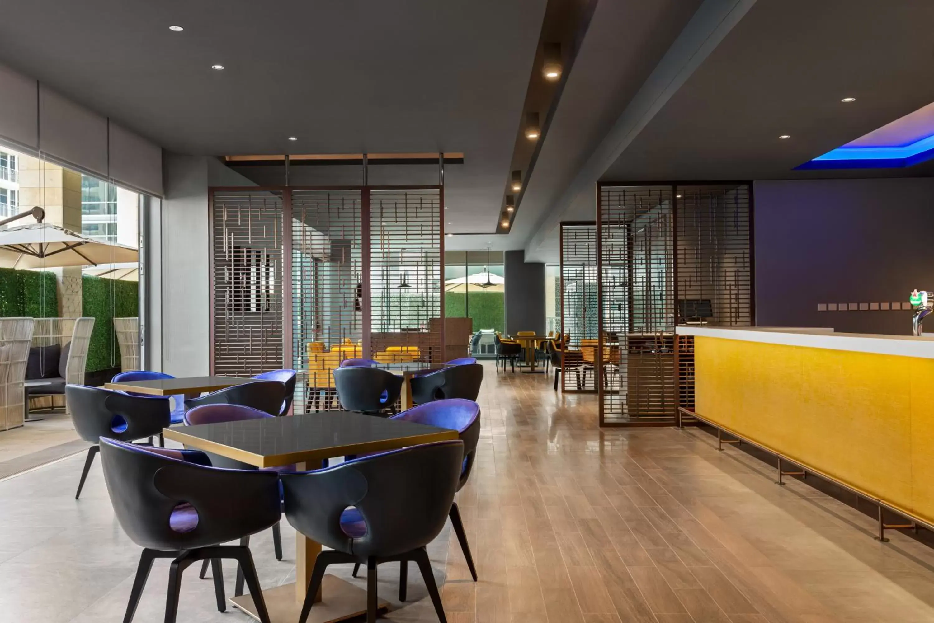 Lounge or bar, Lobby/Reception in Wyndham Dubai Deira