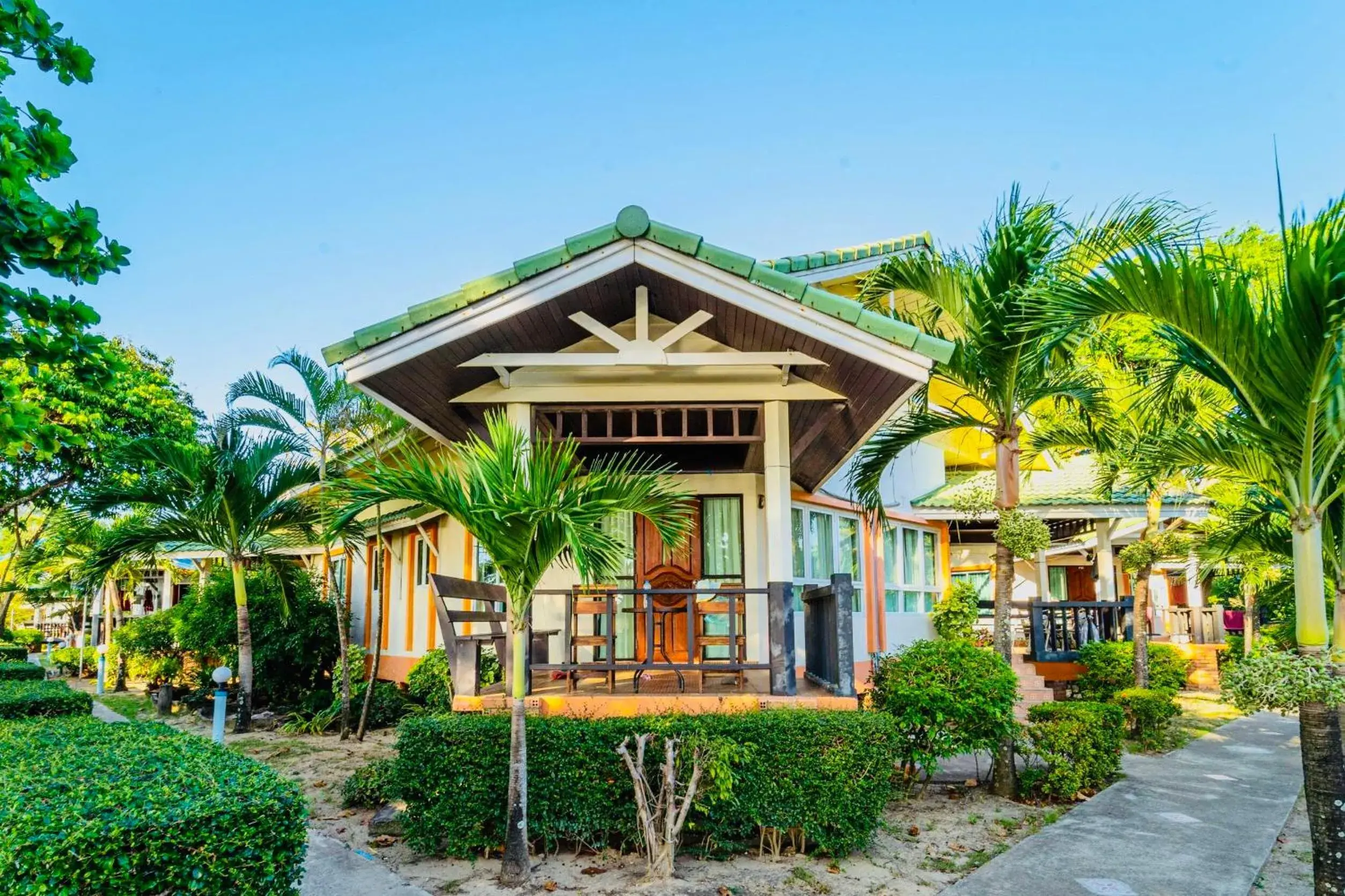 Property Building in Lanta Palm Beach Resort