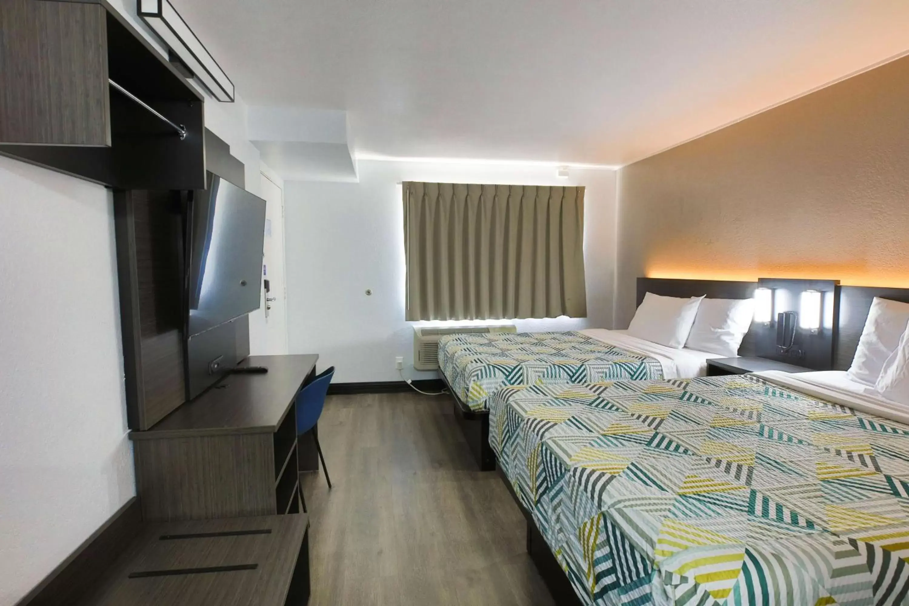 Bedroom, Bed in Motel 6-Sacramento, CA - Central Bedroom, Bed in Motel 6-Sacramento, CA - Central