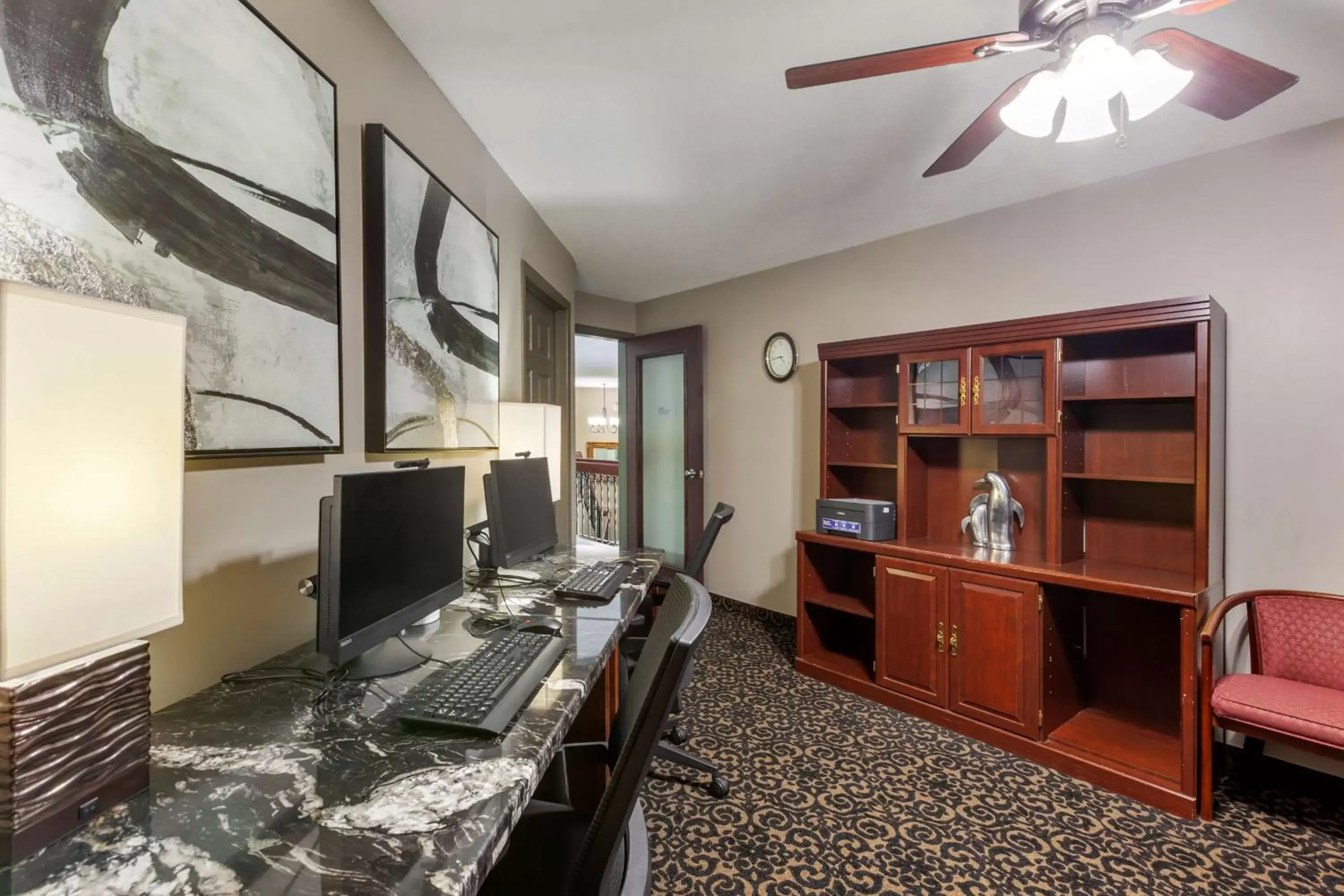 Business facilities, TV/Entertainment Center in Best Western Plus Orillia Hotel