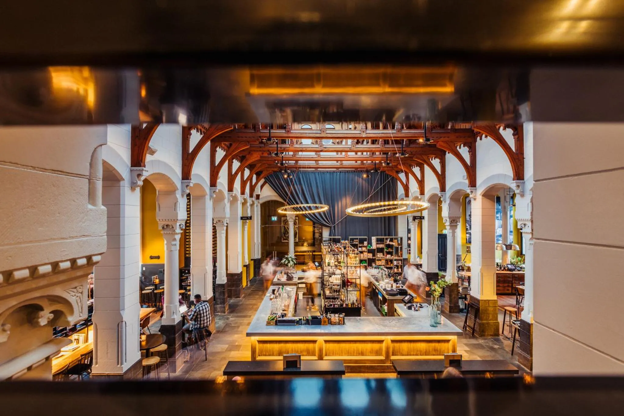 Restaurant/places to eat in Post-Plaza Hotel & Grand Café