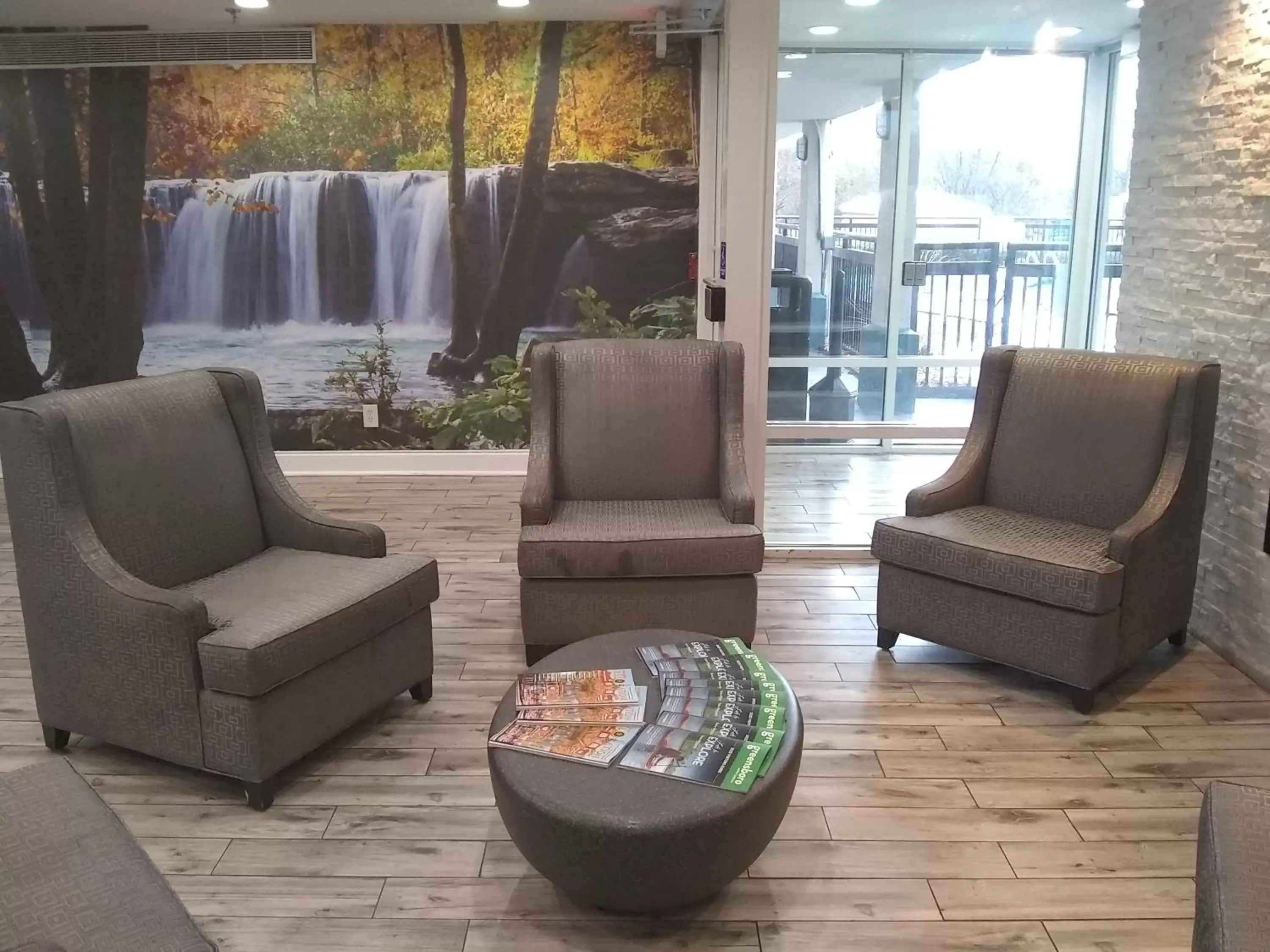 Lobby or reception, Seating Area in Clarion Pointe - Greensboro Coliseum Area
