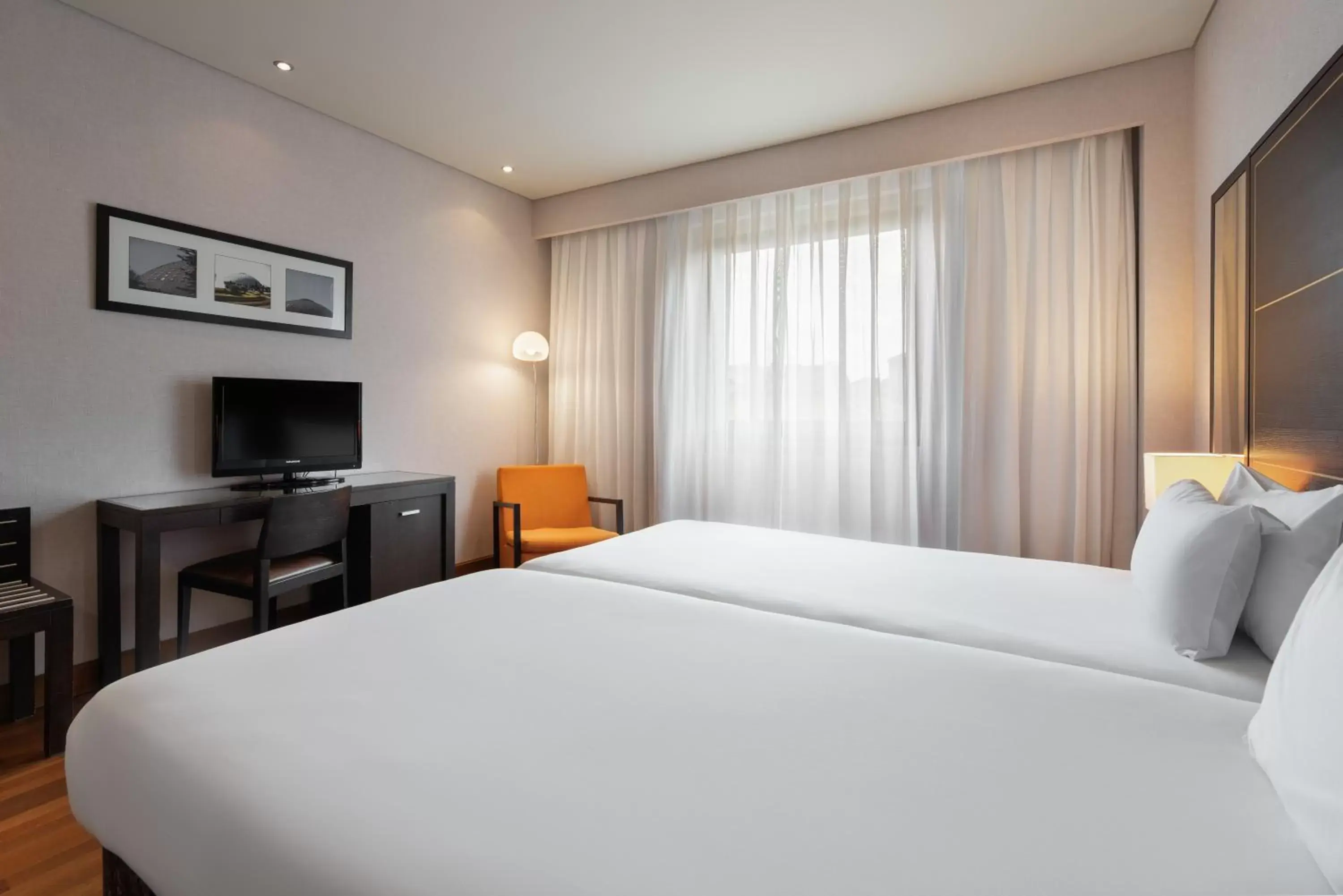 Property building, Bed in Eurostars das Artes