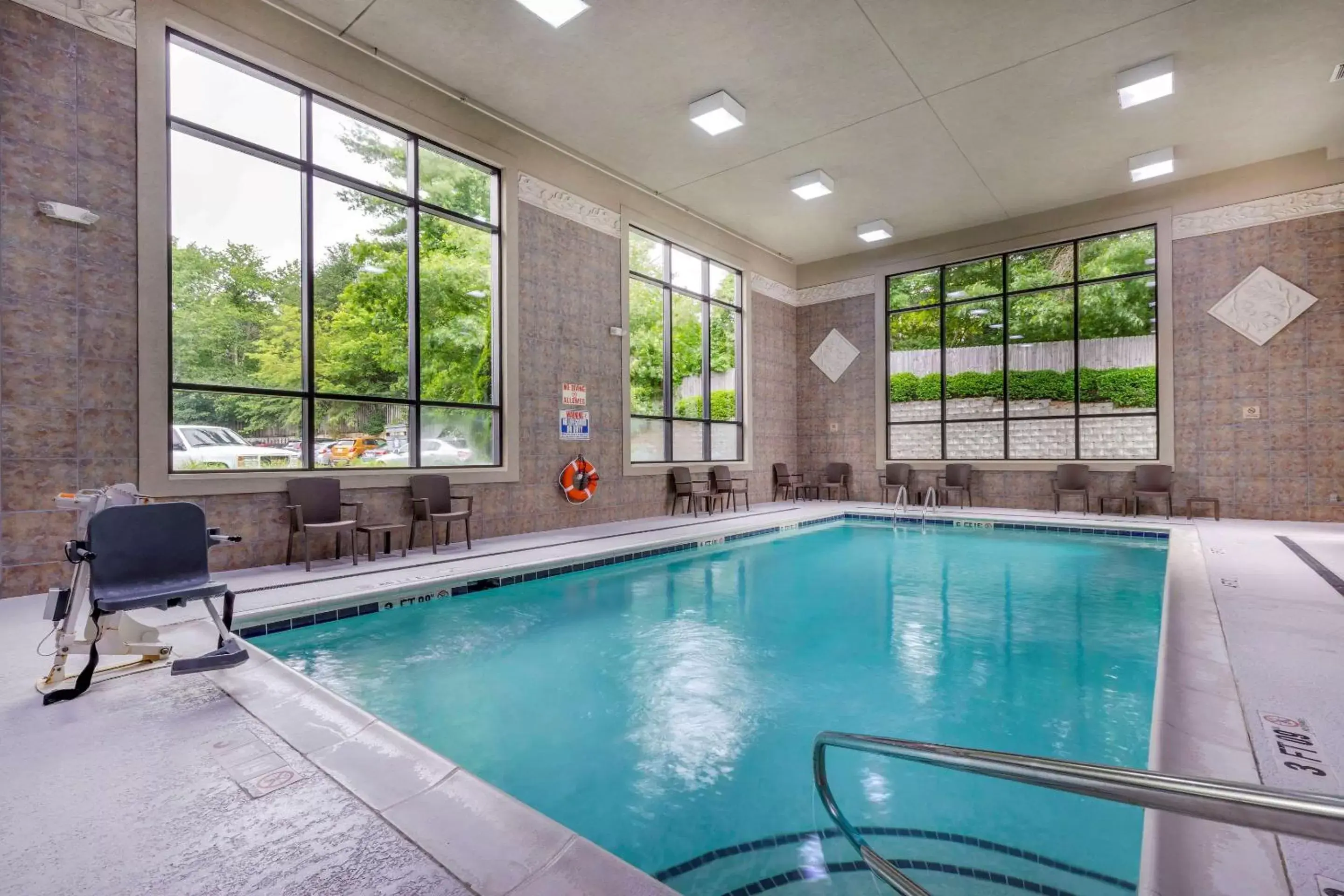 Activities, Swimming Pool in Comfort Suites Boone - University Area