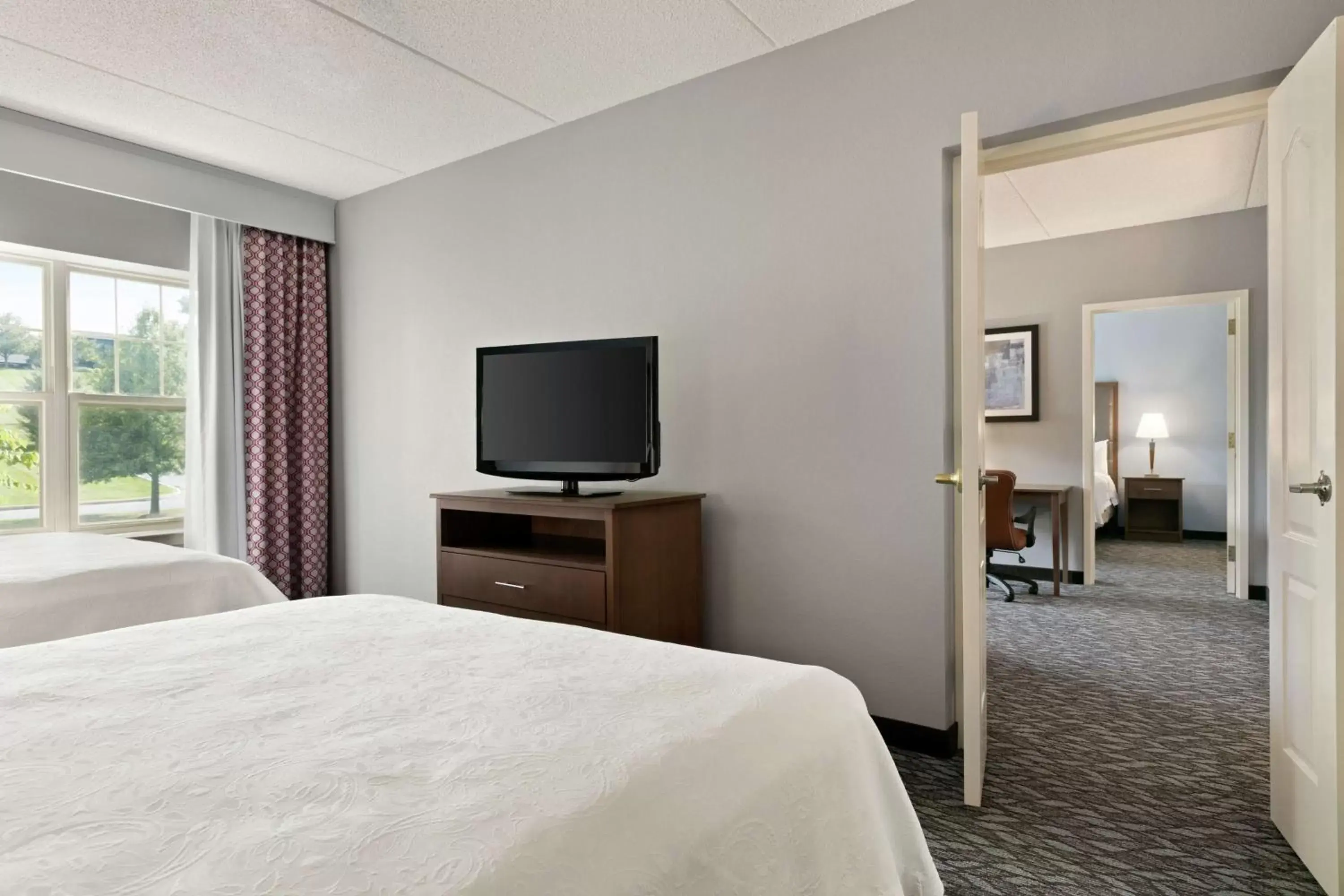 Bedroom, TV/Entertainment Center in Homewood Suites by Hilton Harrisburg East-Hershey Area