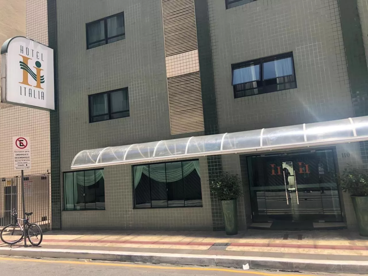 Facade/entrance in Hotel Italia