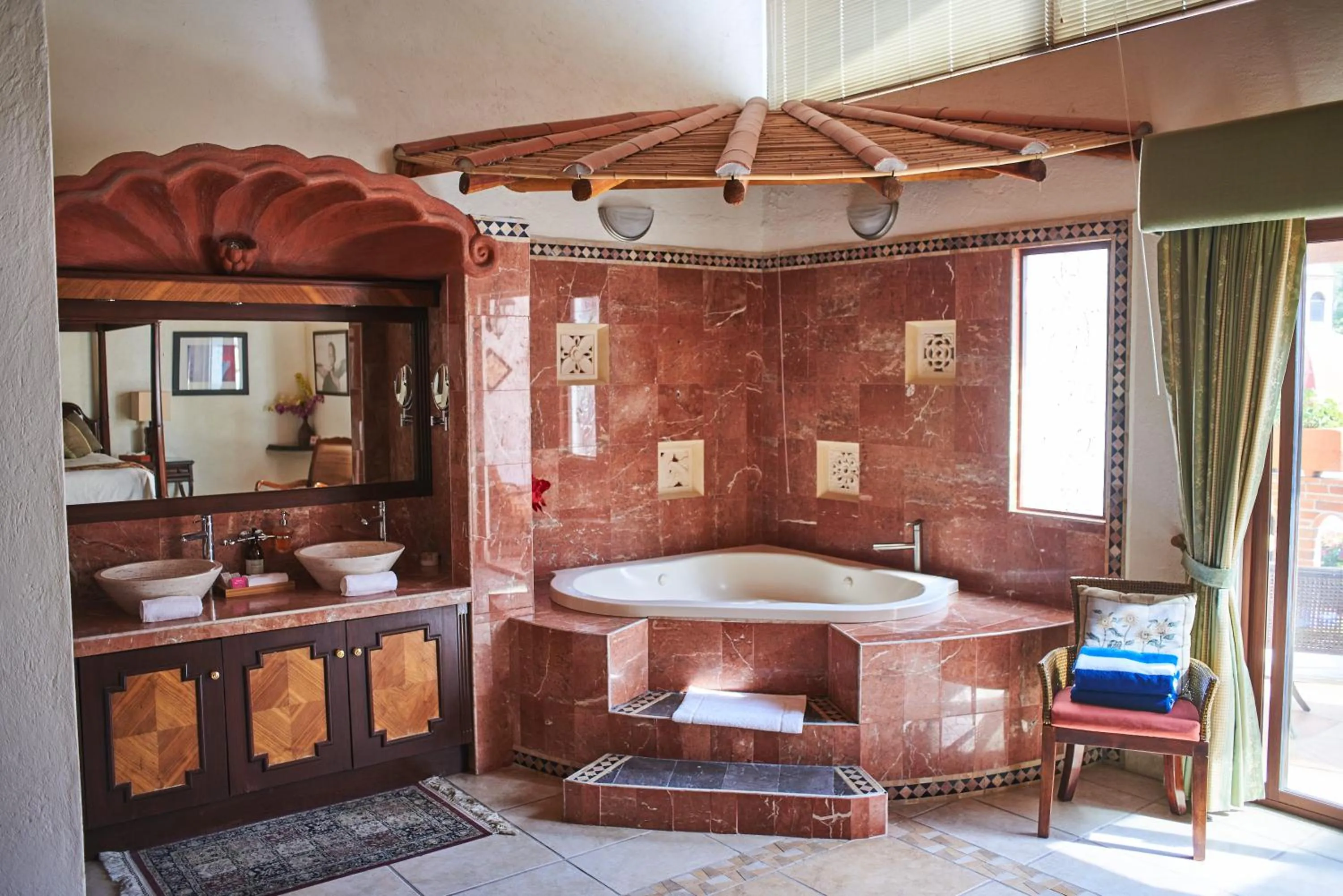 Hot Tub in La Buena Vibra Wellness Resort & Spa