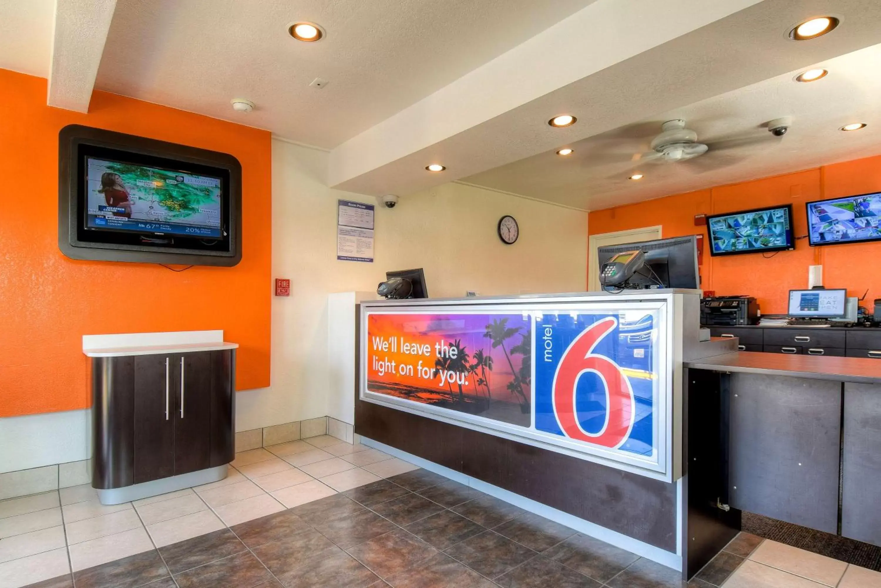 TV and multimedia, Lobby/Reception in Motel 6-El Cajon, CA - San Diego