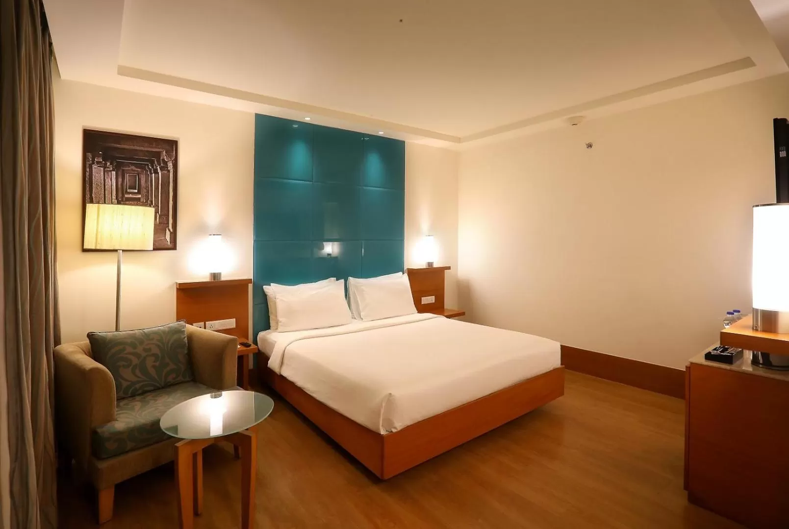 Bedroom, Bed in Radisson Blu Hotel Chennai City Centre