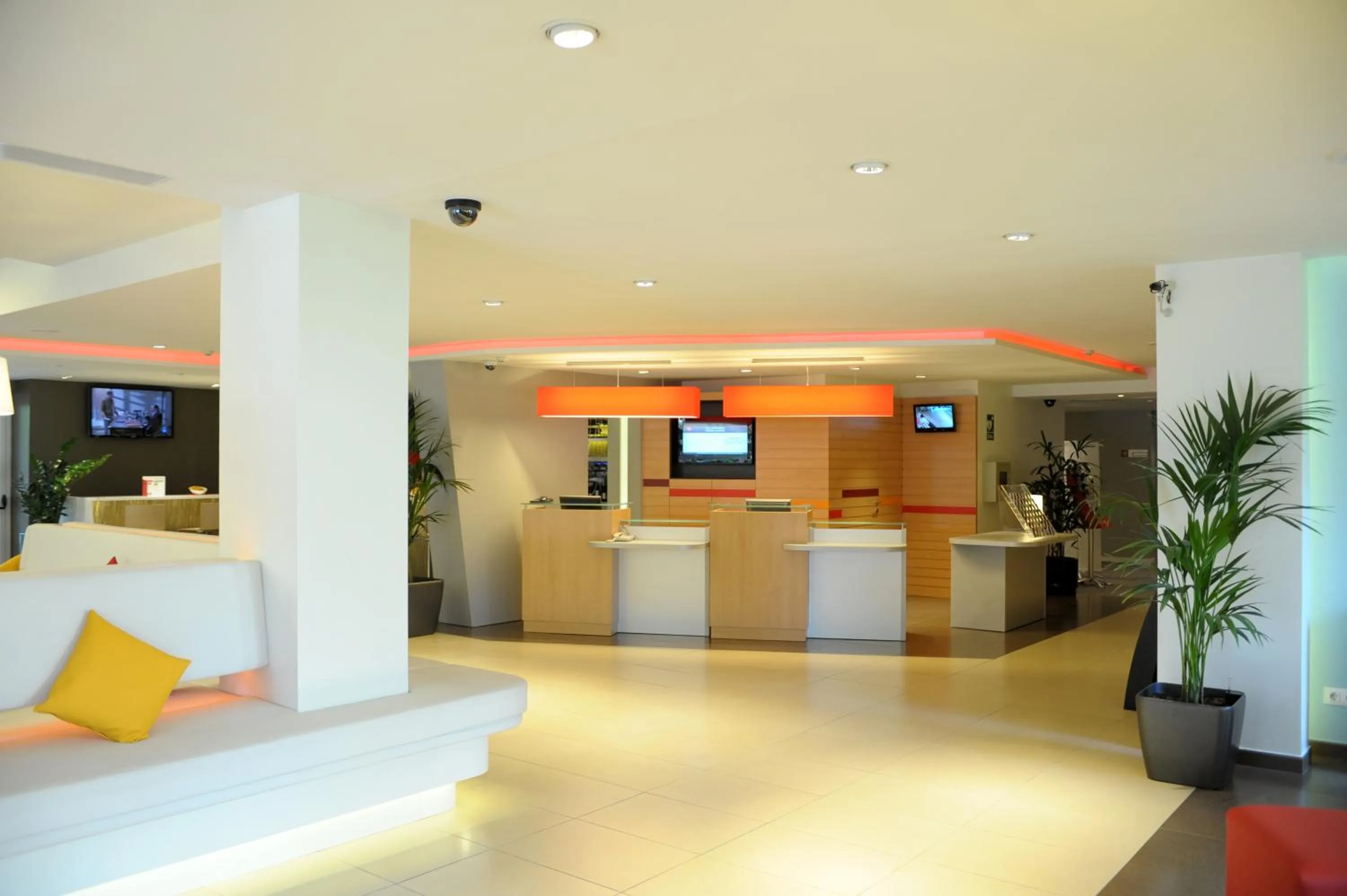 Lobby or reception in Ibis Cornella