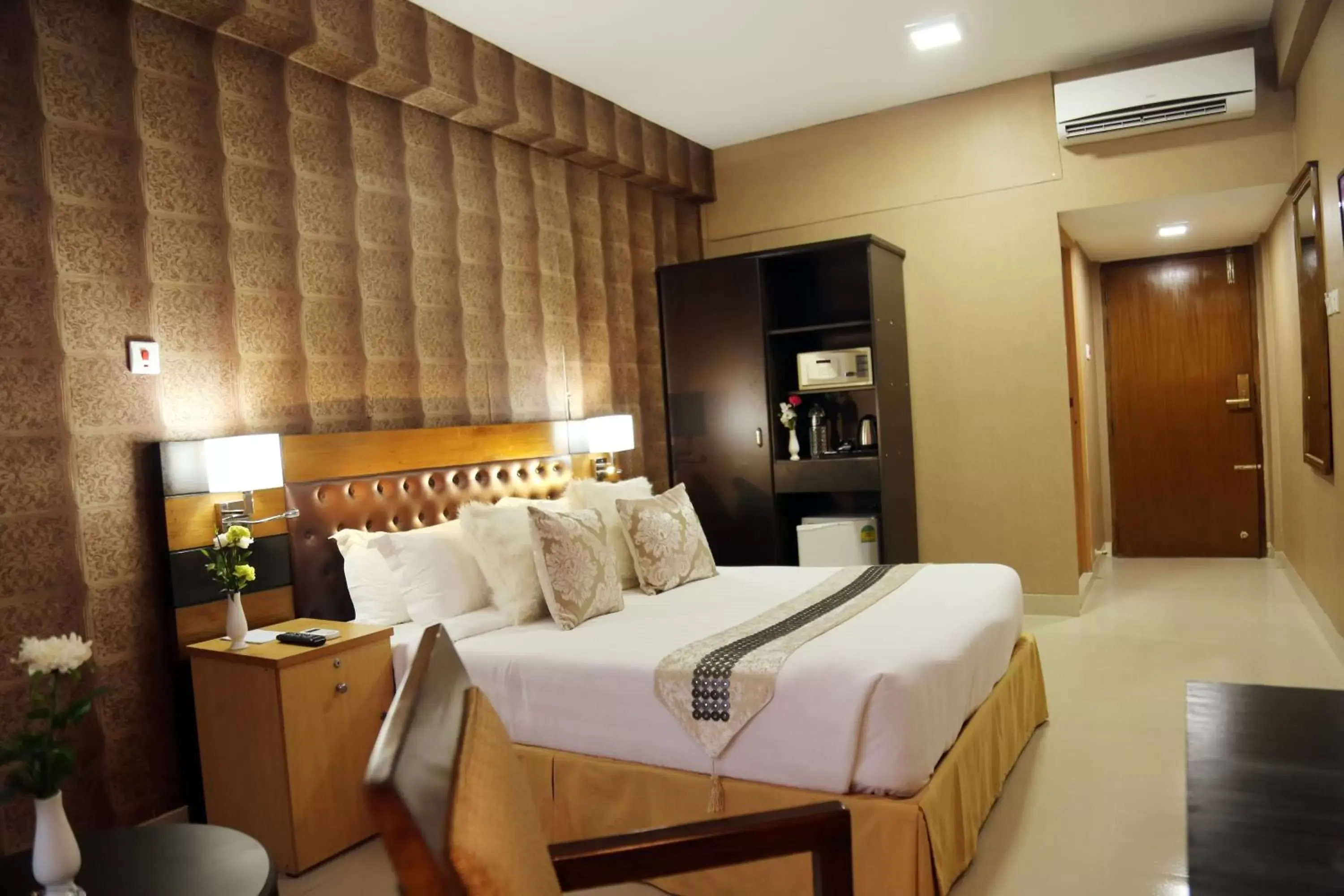 Bedroom, Bed in Civic Inn Bedroom, Bed in Civic Inn