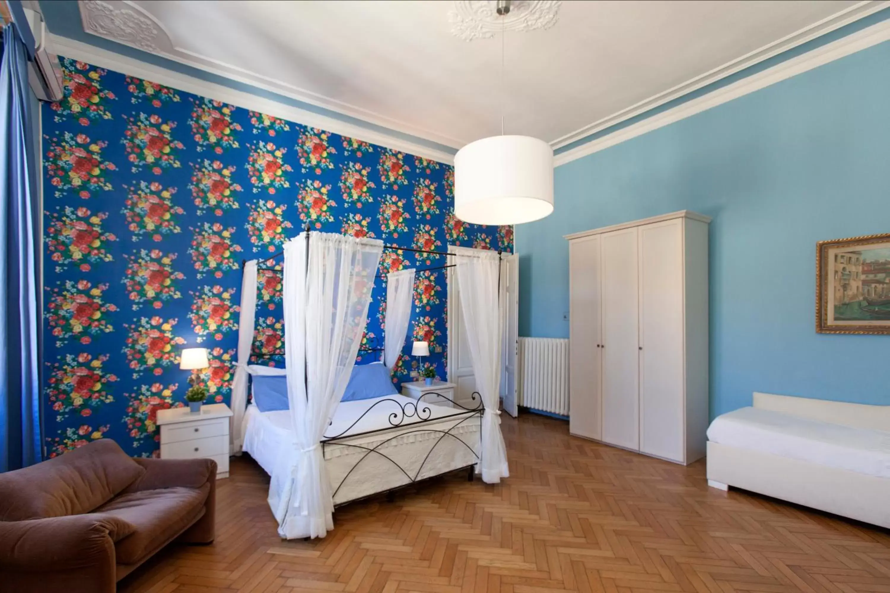Photo of the whole room, Bed in Hotel Jolì