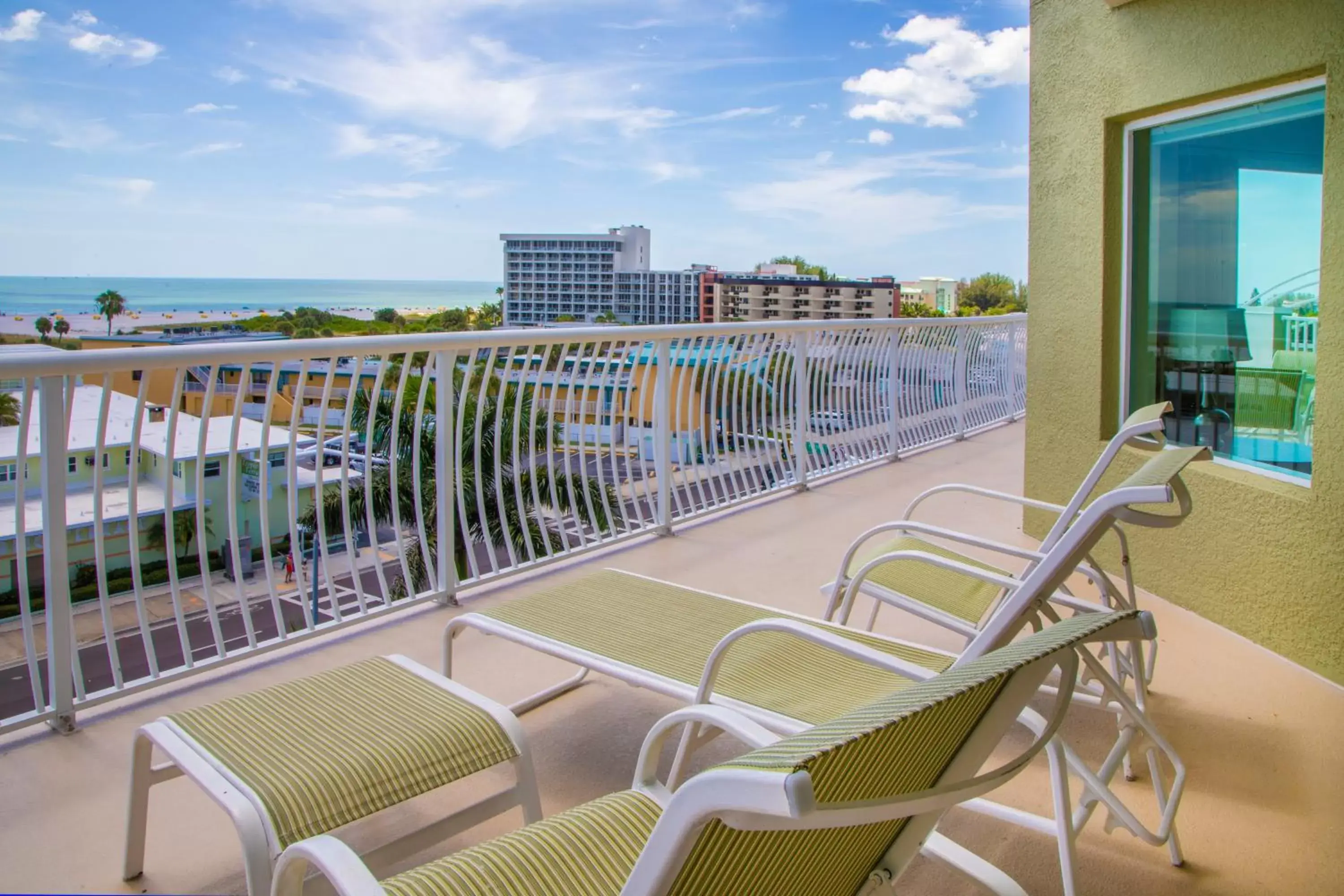 Balcony/Terrace in Crystal Palms Beach Resort