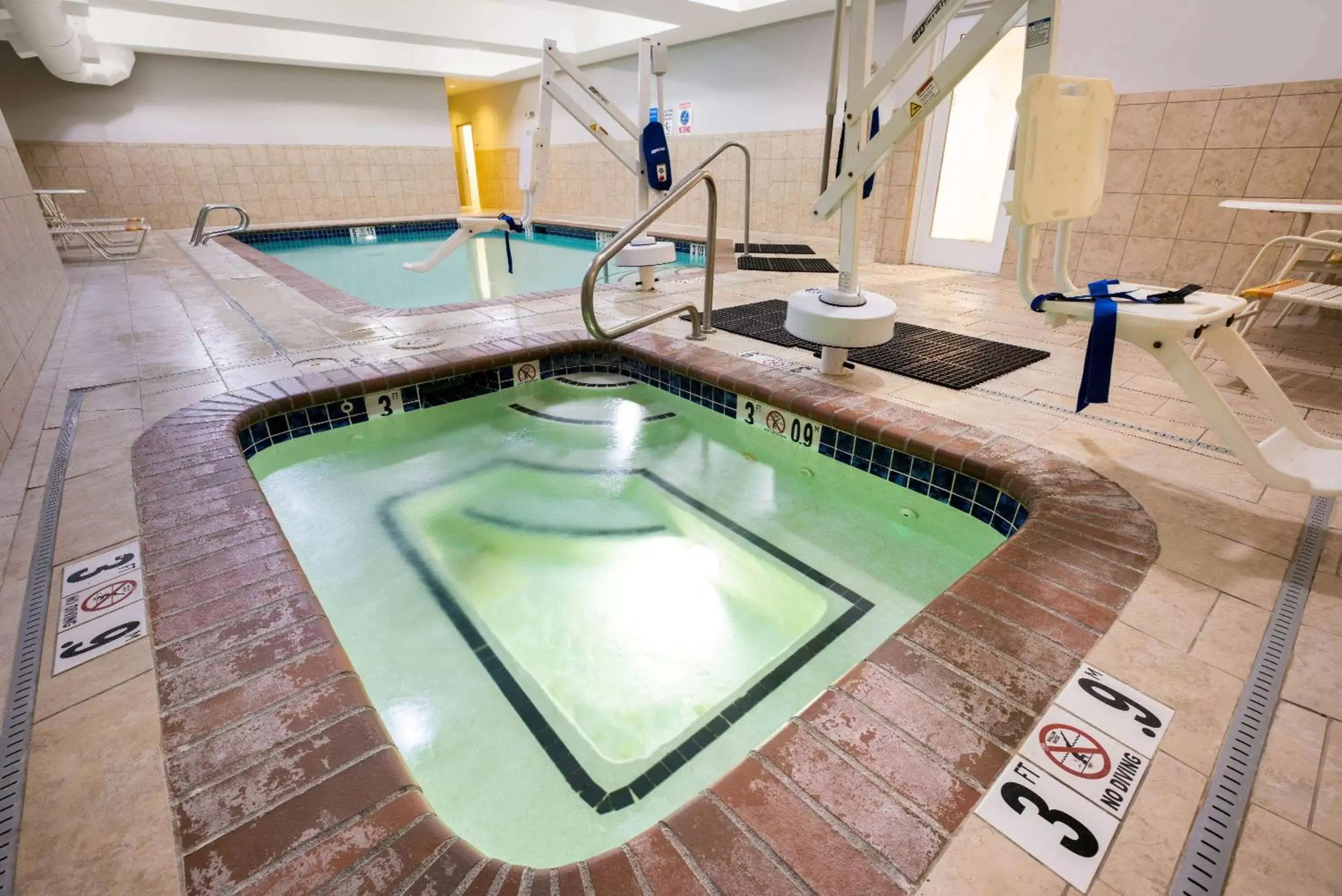 Hot Tub, Swimming Pool in La Quinta by Wyndham Bellingham