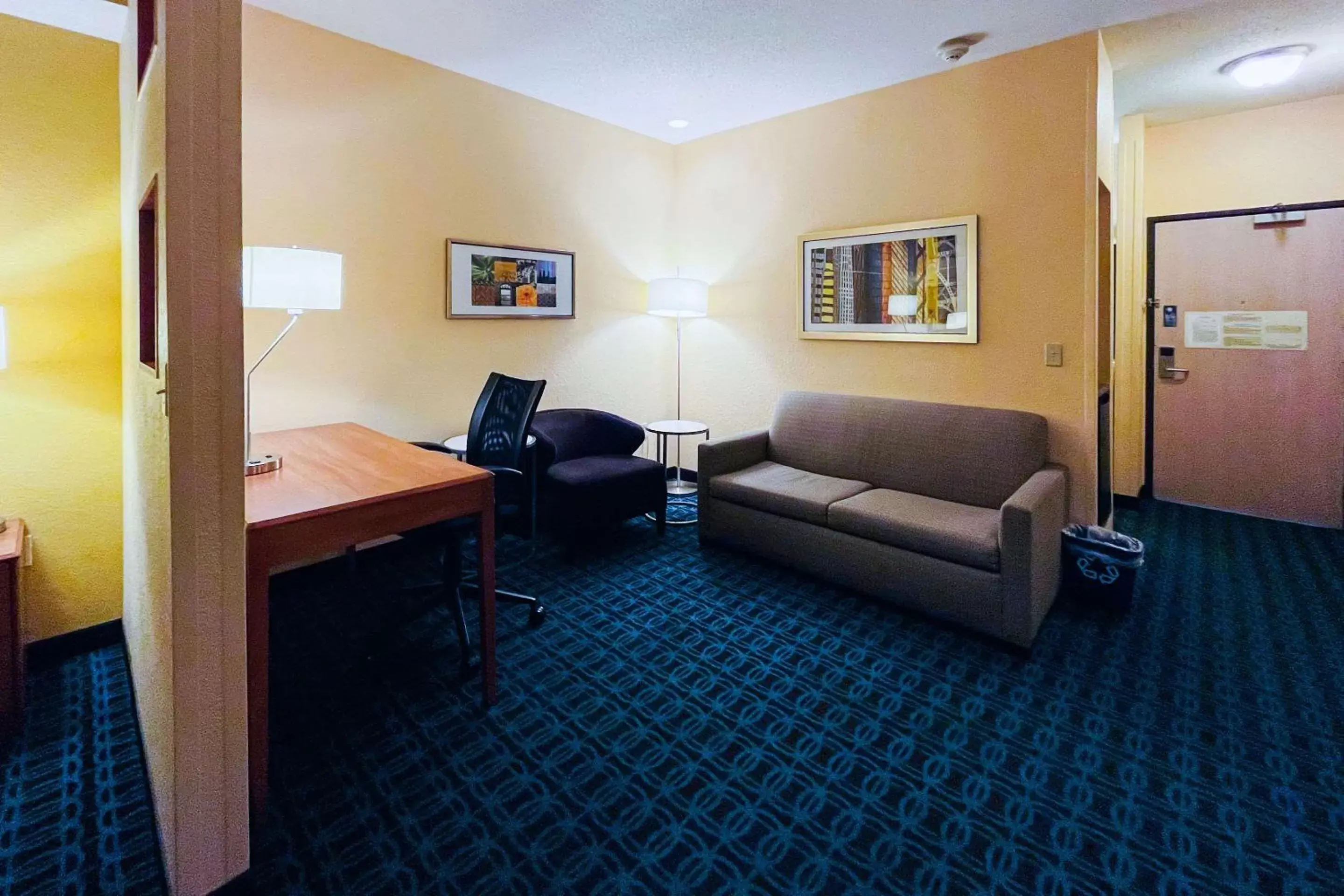 Bedroom, Seating Area in Comfort Inn & Suites Olathe - Kansas City