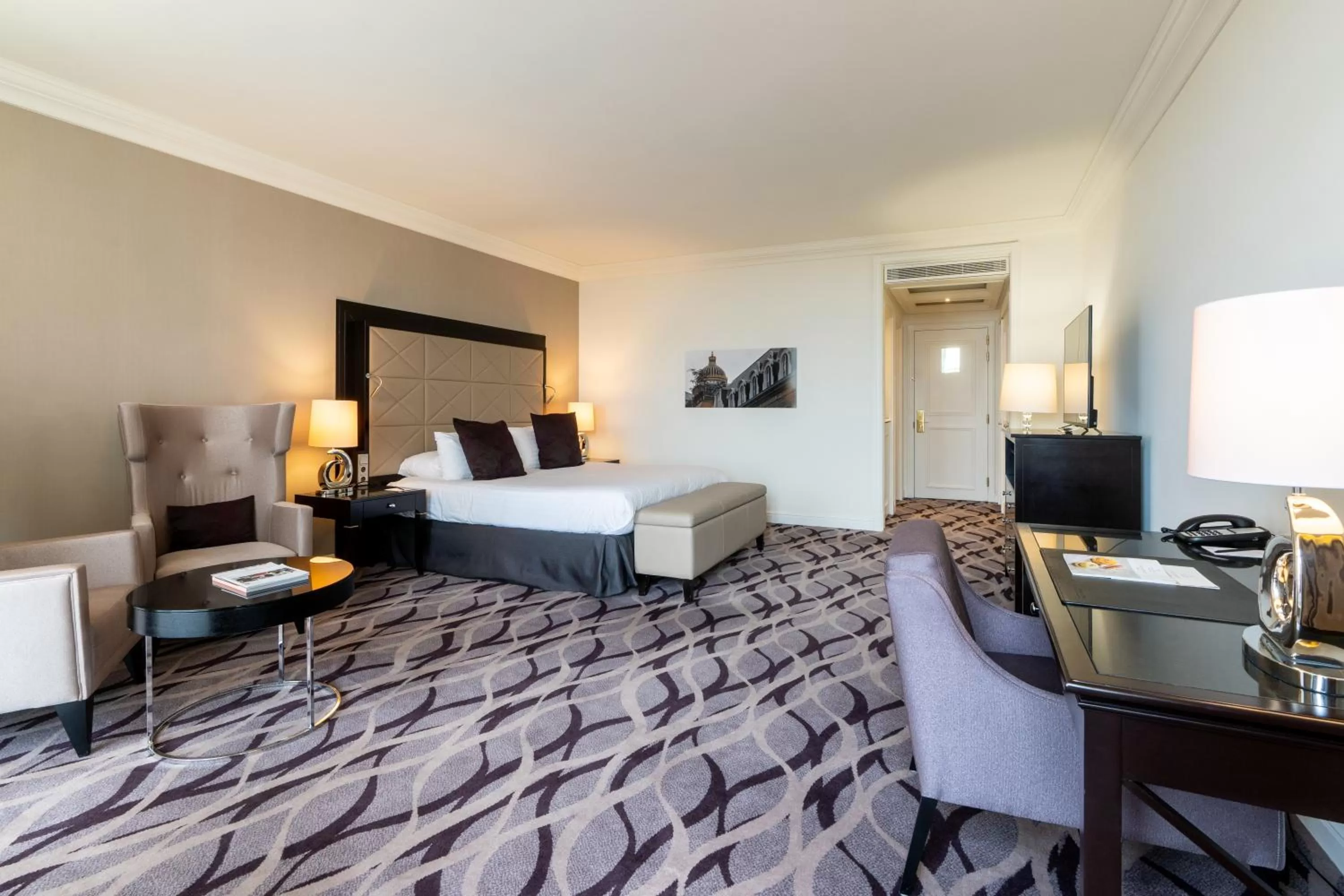 Photo of the whole room, Bed in Steigenberger Icon Wiltcher's