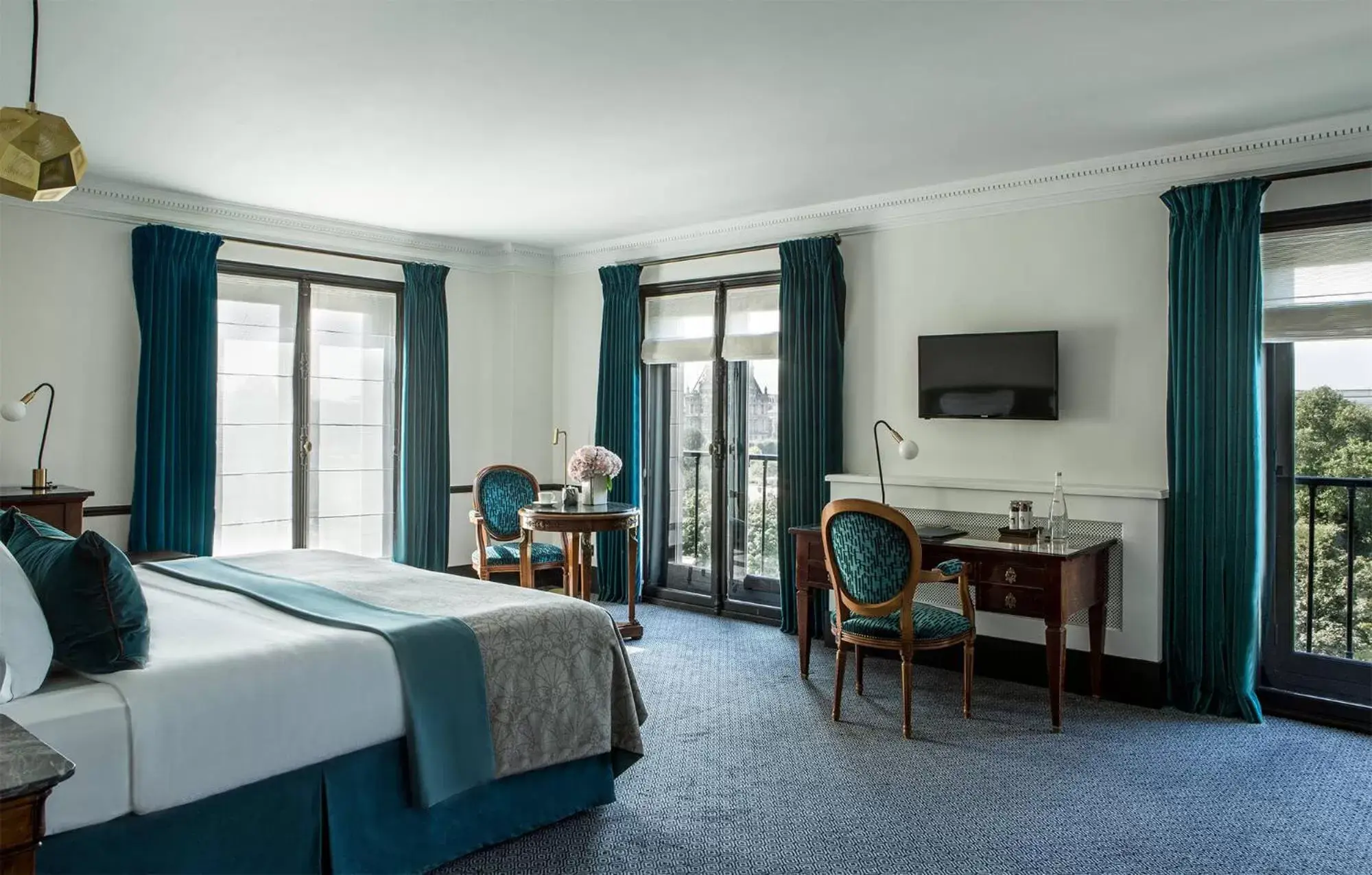 Bedroom in Hôtel Brighton - Esprit de France