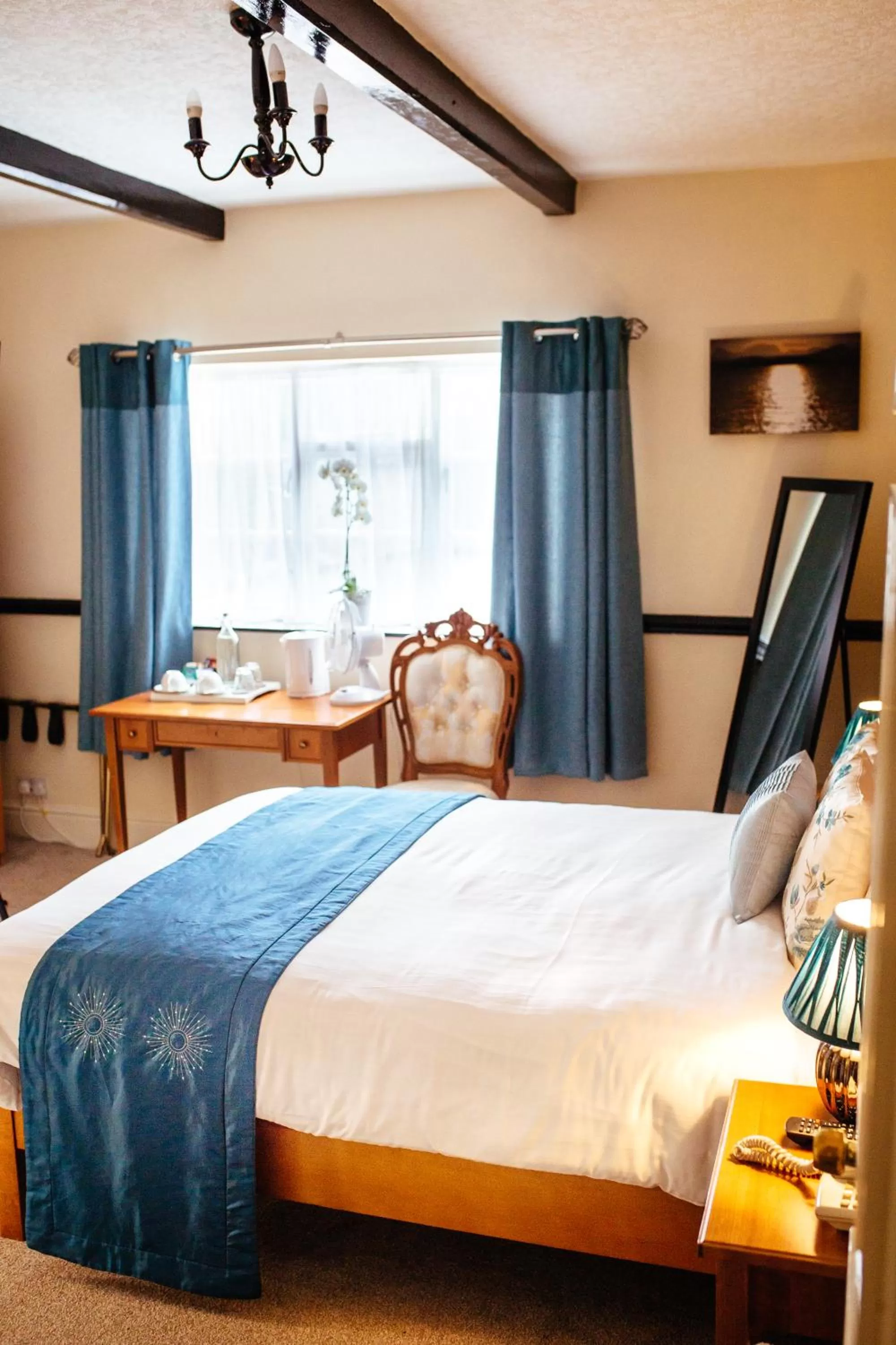 Bedroom, Bed in Pymgate Lodge Hotel Manchester Airport