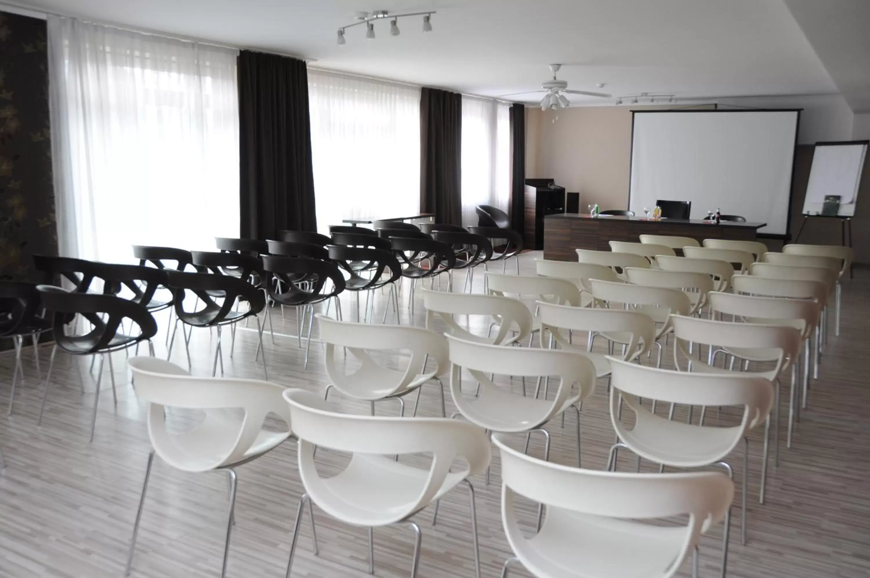 Business facilities in Green Hotel Budapest