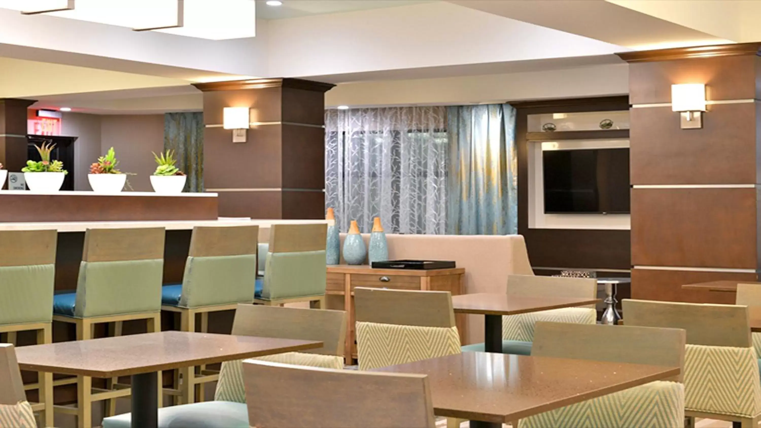 Breakfast, Restaurant/Places to Eat in Holiday Inn Express and Suites Schulenburg, an IHG Hotel