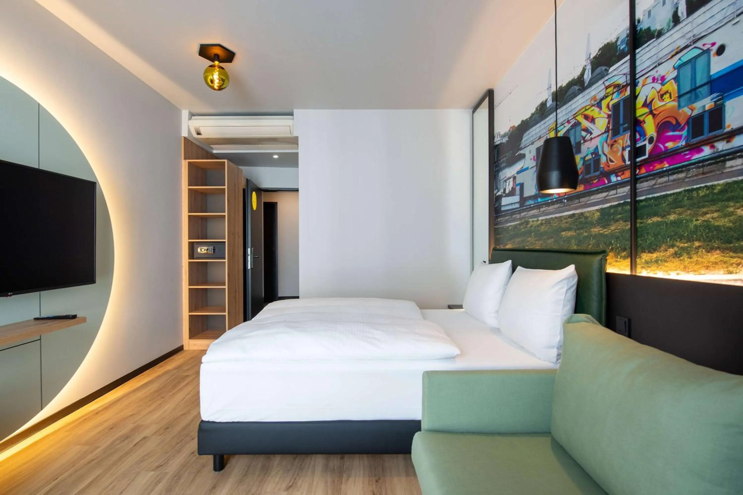 Photo of the whole room, Bed in Vienna House Easy by Wyndham Berlin Potsdamer Platz
