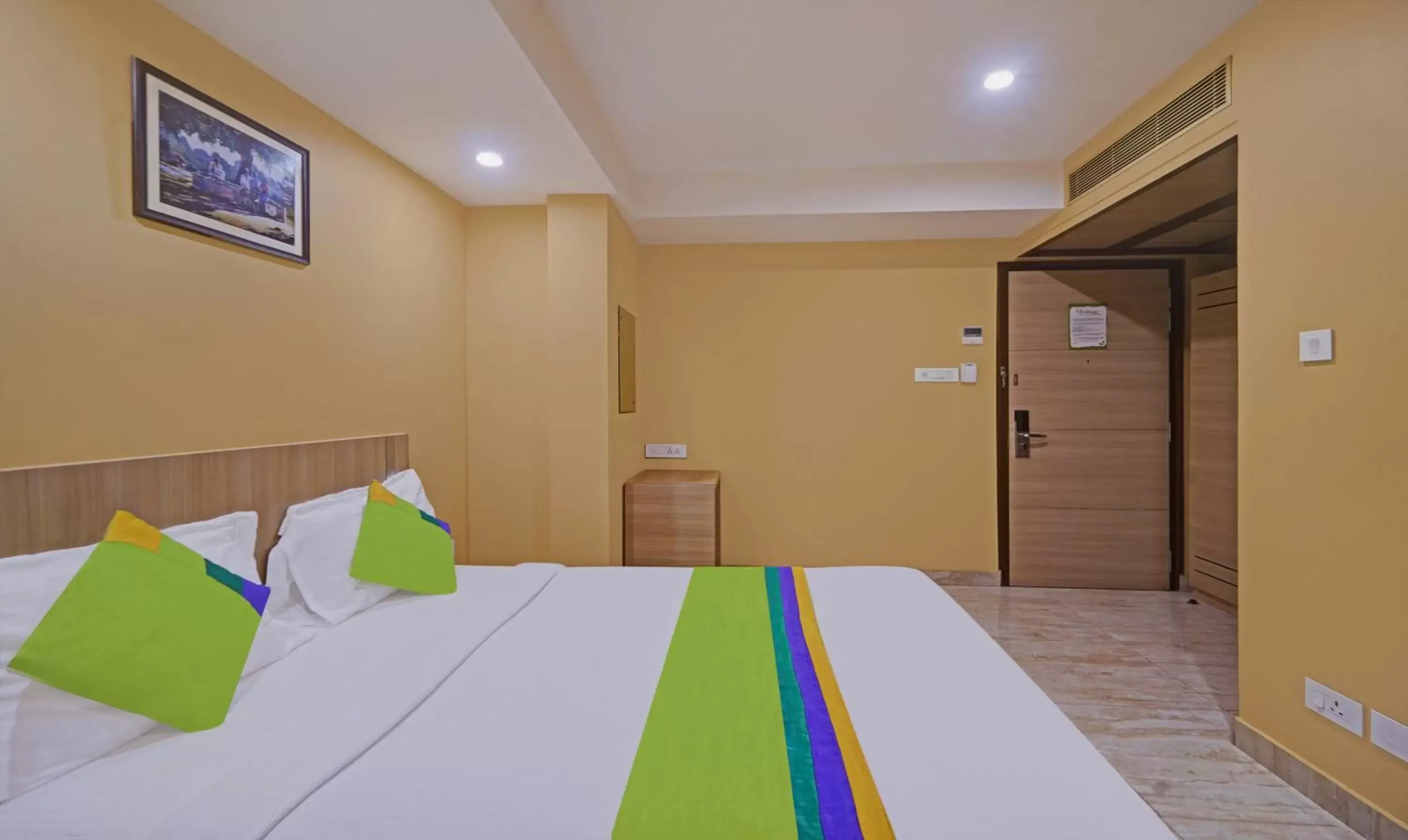 Bedroom, Bed in Treebo Fourth Avenue Bedroom, Bed in Treebo Fourth Avenue