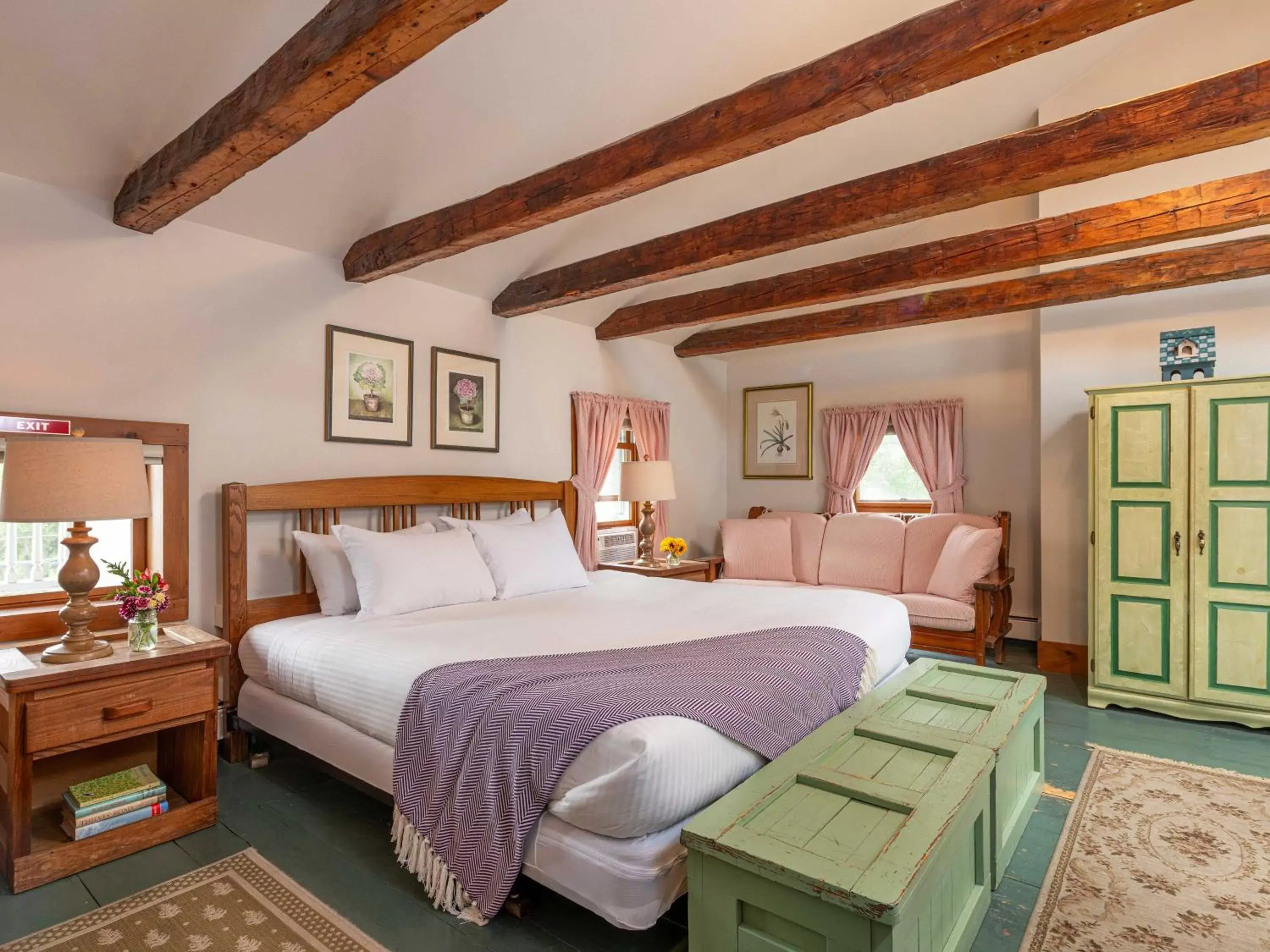 Bed in Old Stagecoach Inn