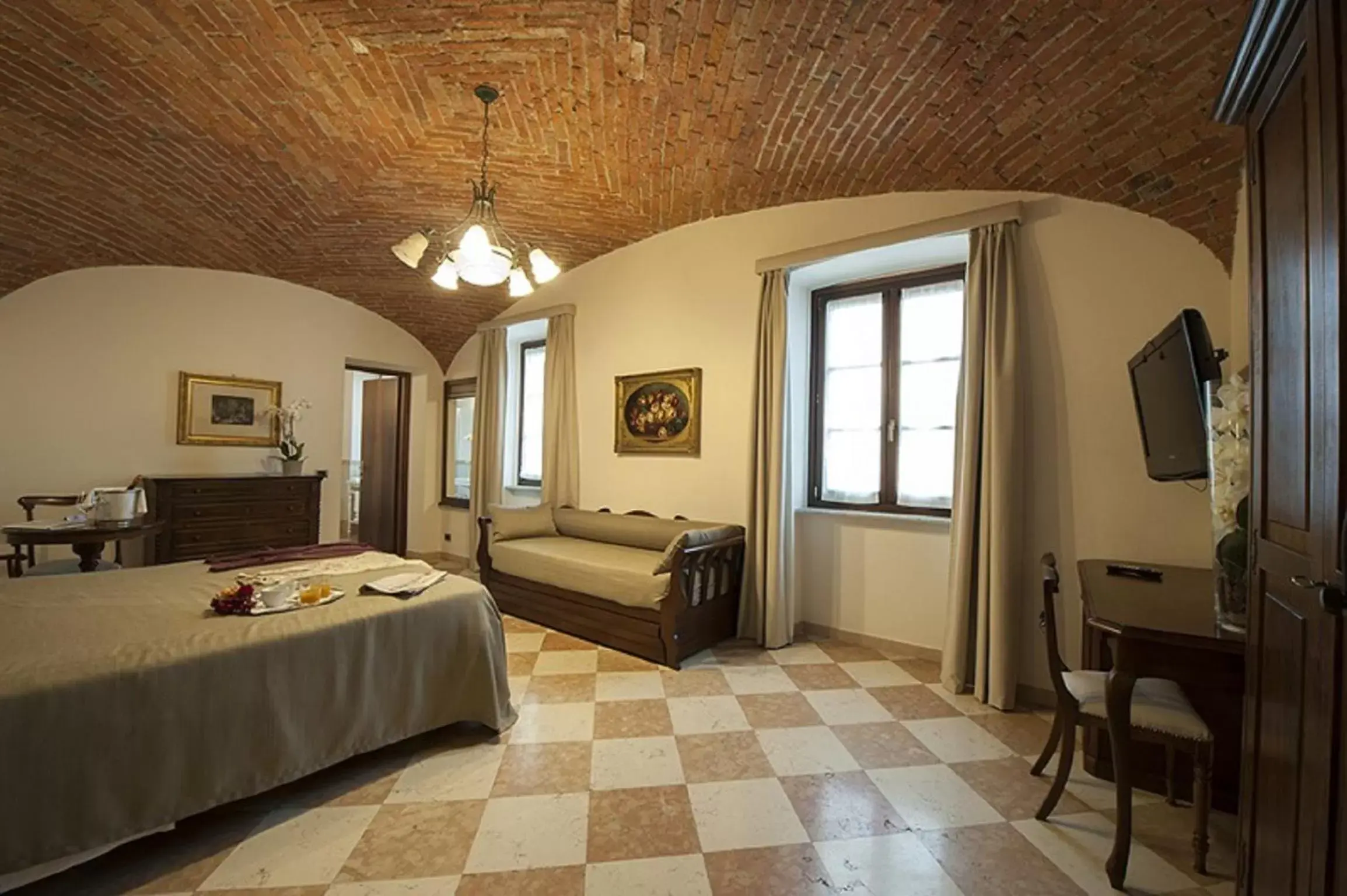 Bed in Albergo La Corte Albertina Bed in Albergo La Corte Albertina