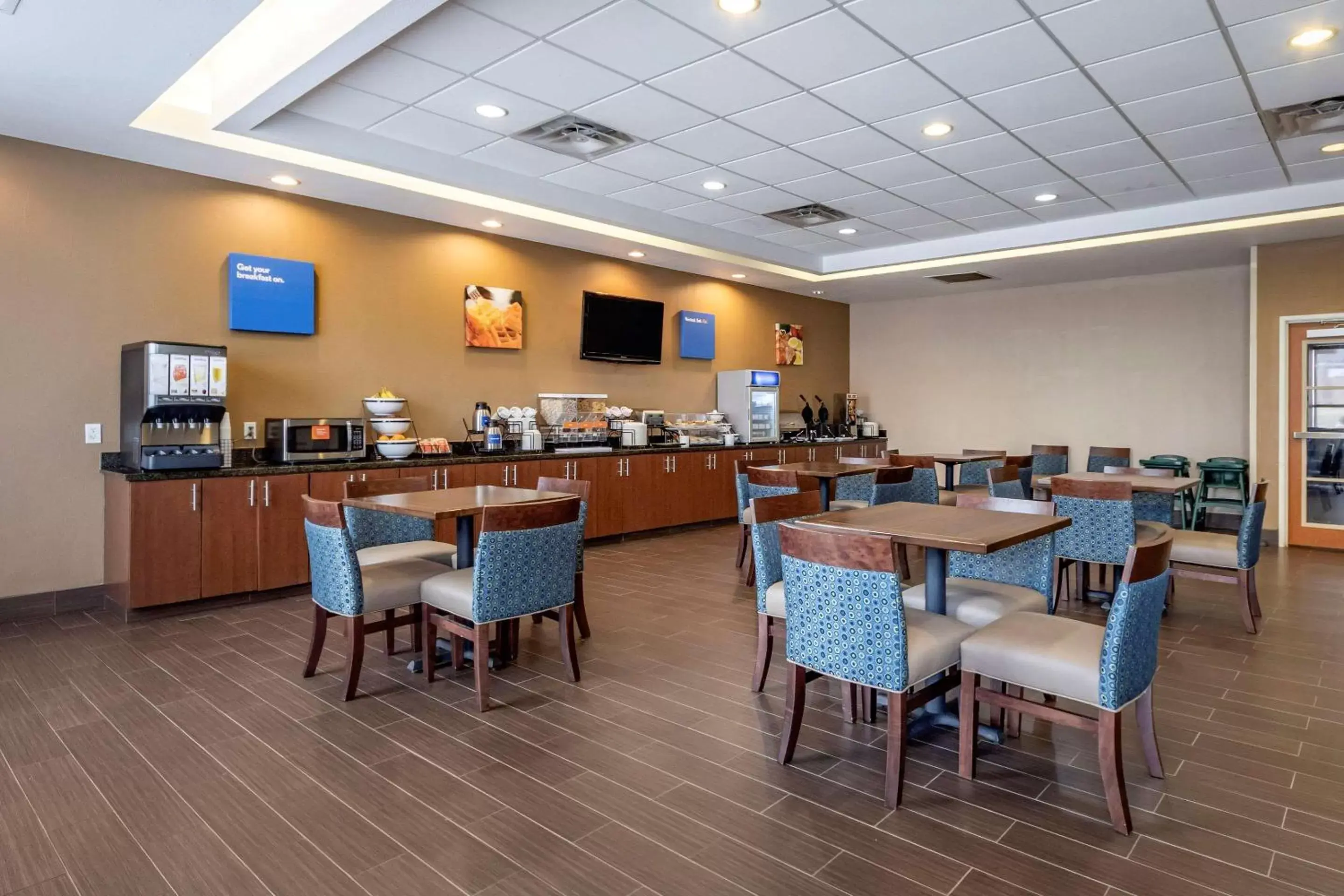 Restaurant/Places to Eat in Comfort Inn & Suites Shawnee North near I-40