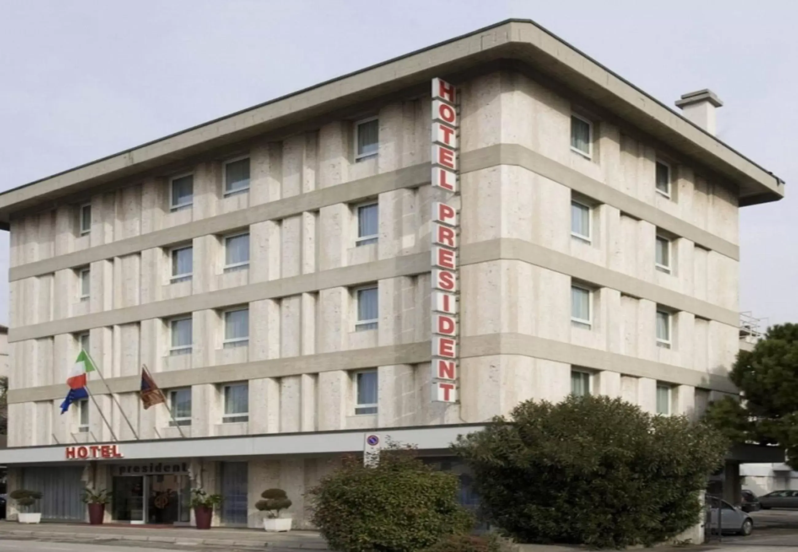 Facade/entrance, Property Building in Hotel President