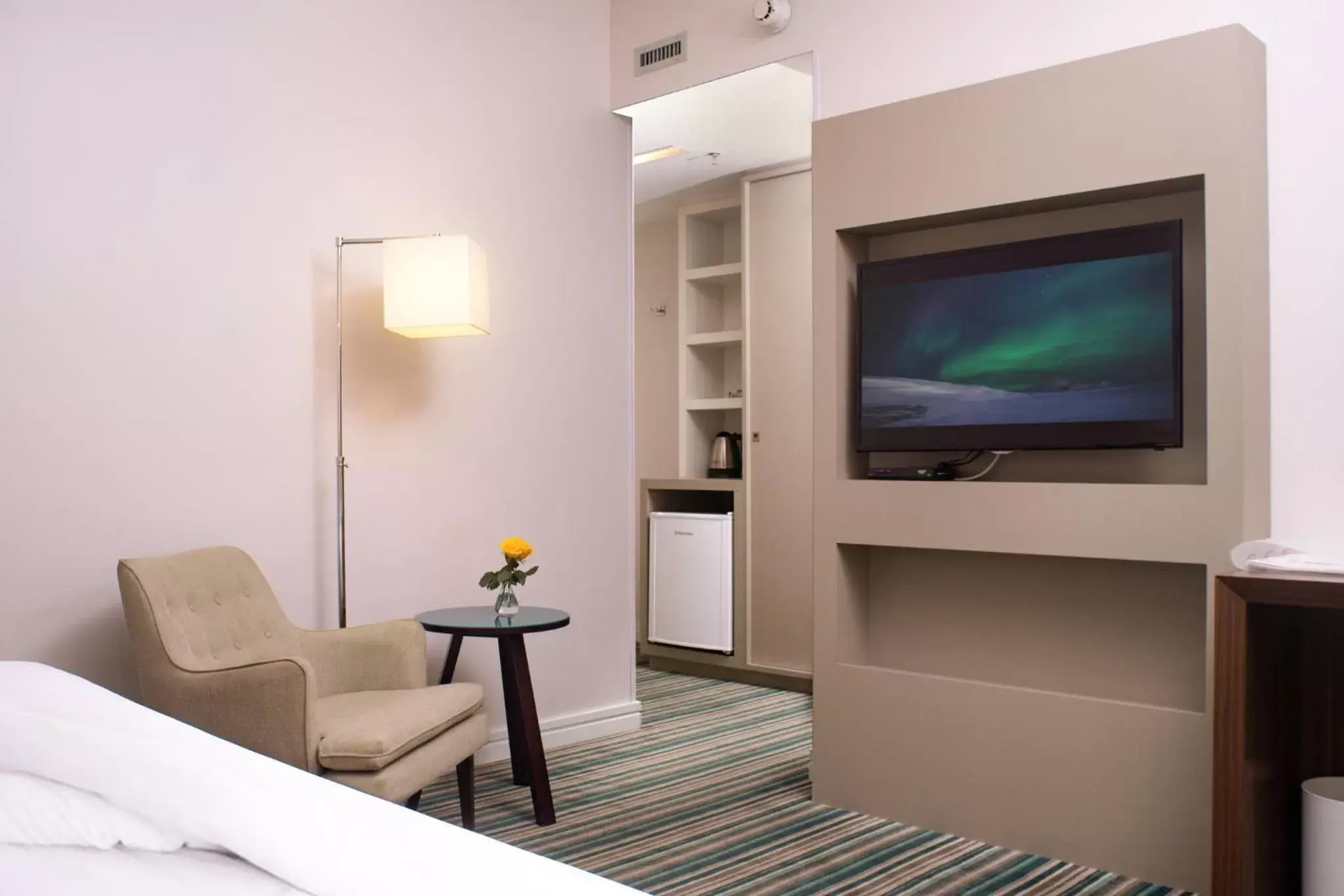 Photo of the whole room, TV/Entertainment Center in Holiday Inn Belo Horizonte Savassi, an IHG Hotel