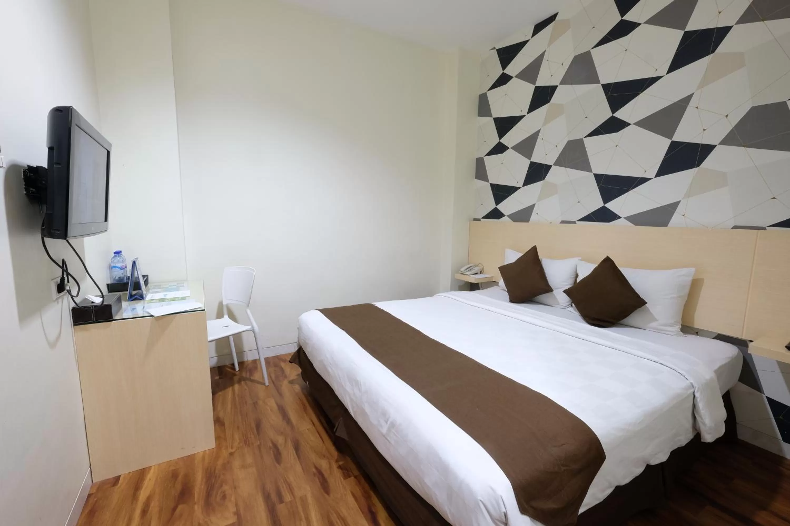 Bedroom, Bed in Hotel 88 Mangga Besar Raya 120 Jakarta By WH