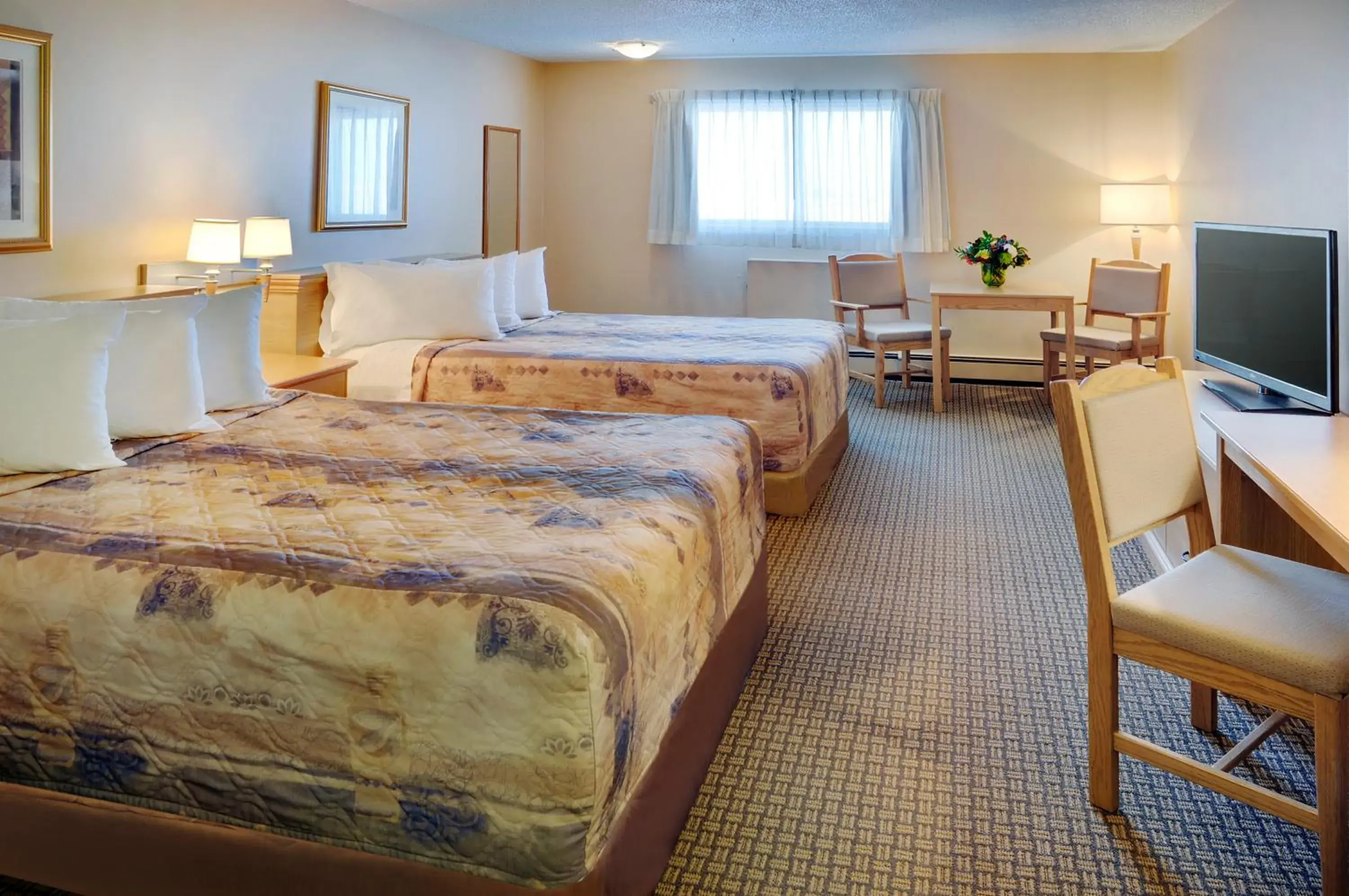 Bed, Room Photo in Nova Inn Kindersley