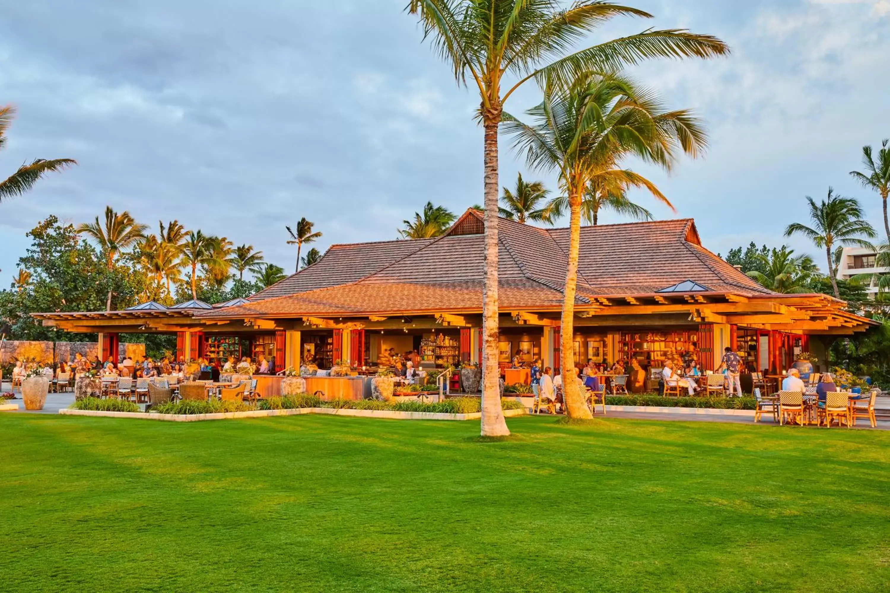 Restaurant/places to eat, Property Building in Mauna Lani, Auberge Resorts Collection