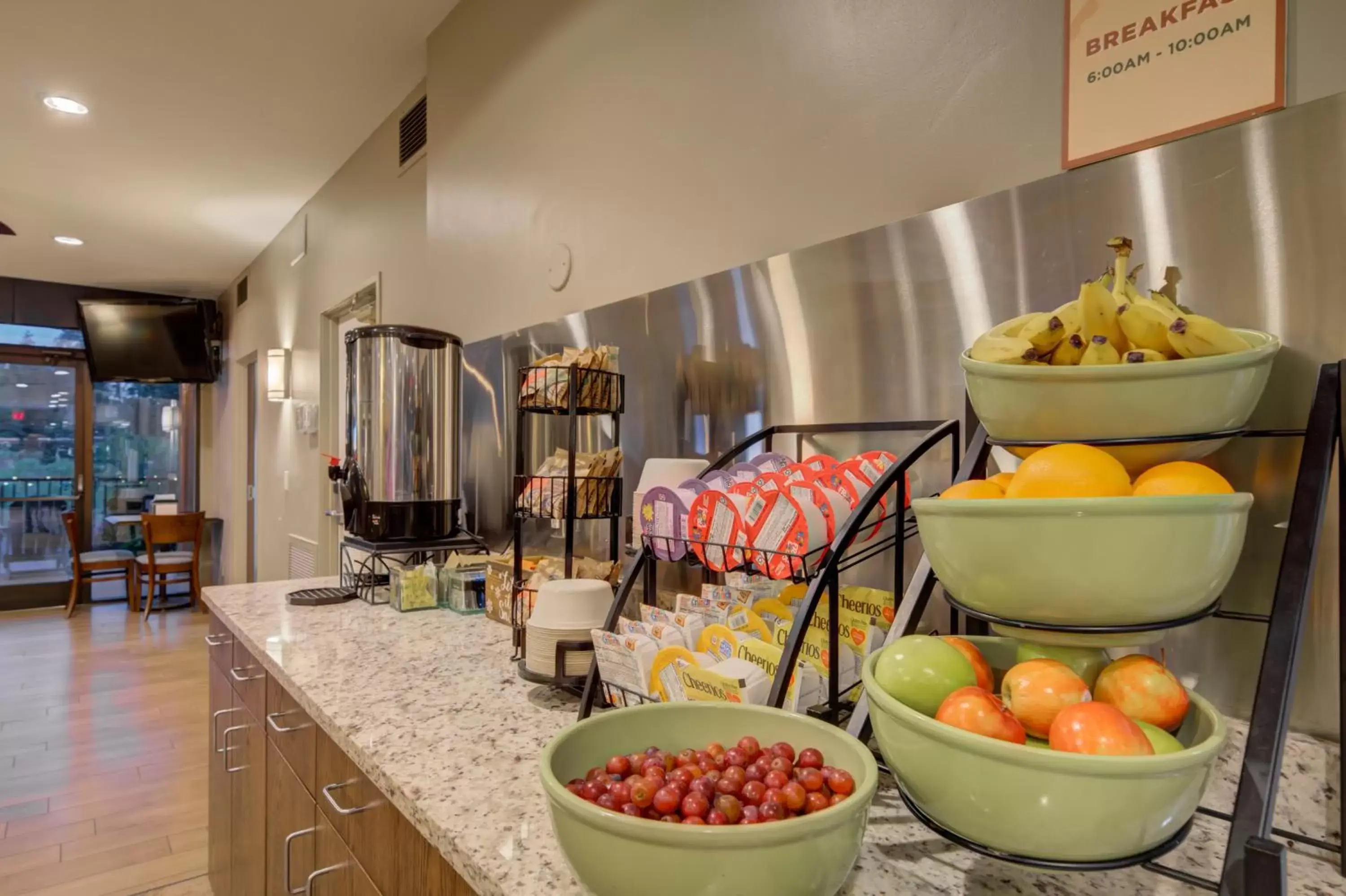 Continental breakfast, Food in The Pine Lodge on Whitefish River, Ascend Hotel Collection