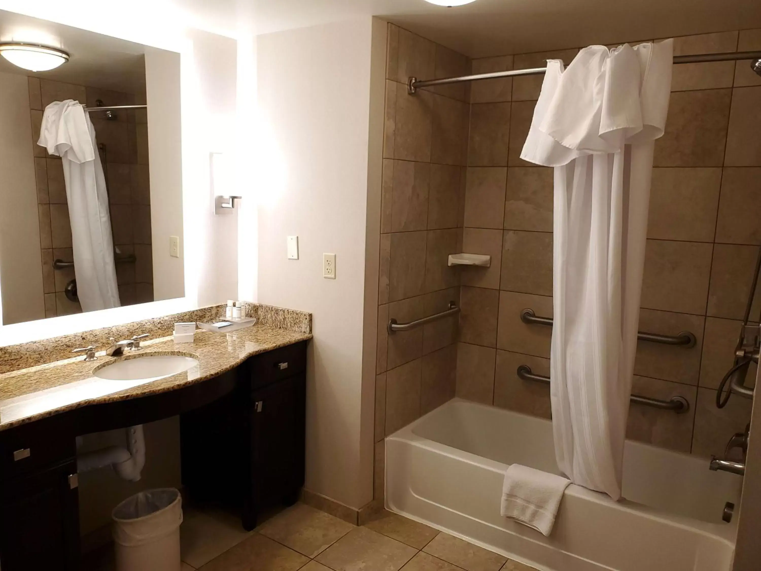 Bathroom in Homewood Suites by Hilton Phoenix Chandler Fashion Center